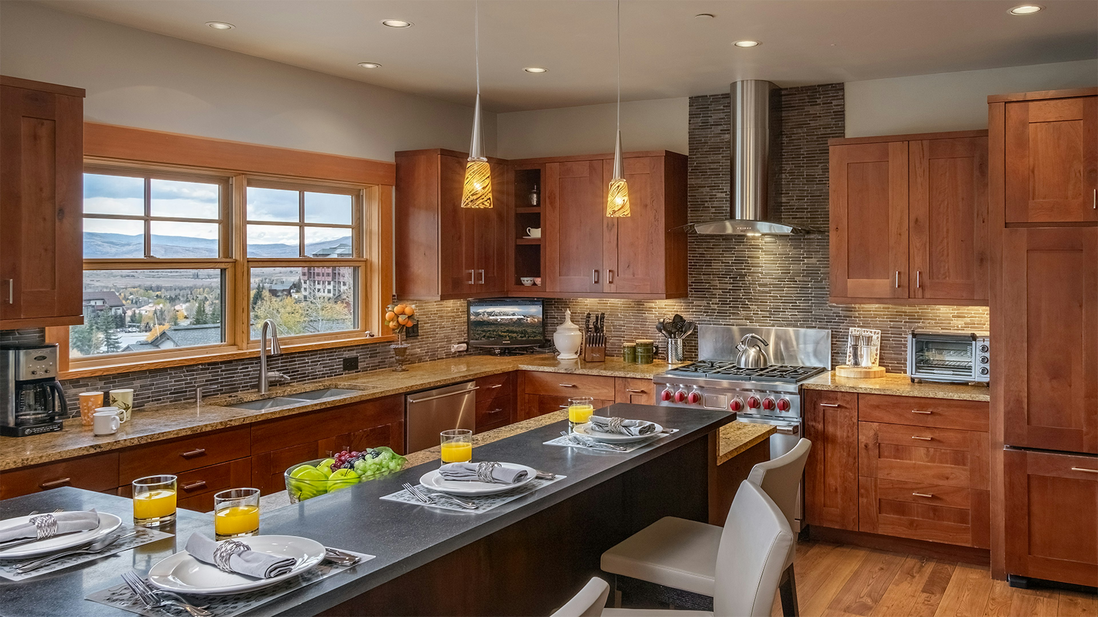 Sunshine Peak Chalet, photo 3