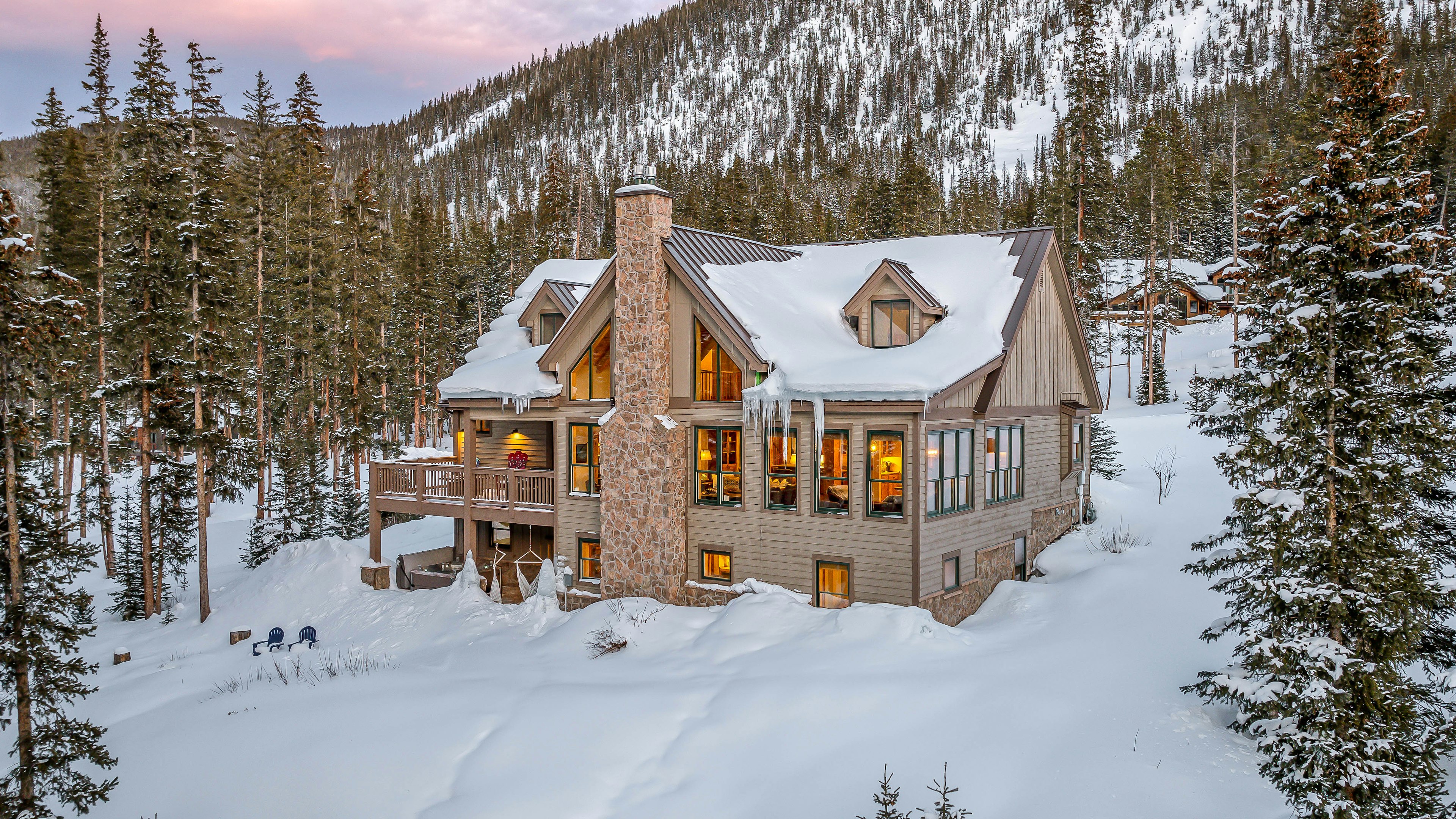 Starlit Pines Lodge 1