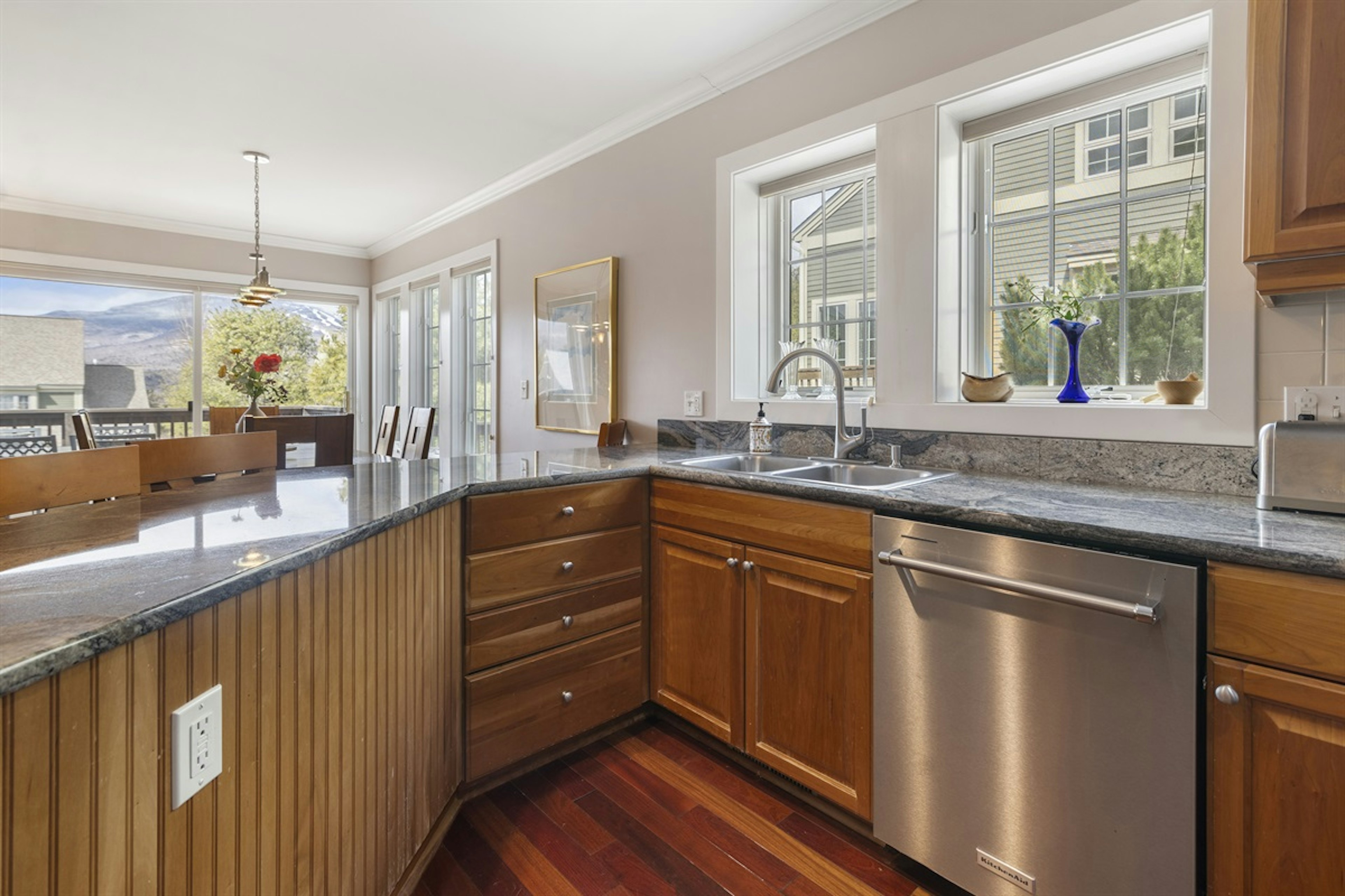 Escape to your dream retreat! ✨ Enjoy cooking in this charming kitchen complete with beautiful wooden cabinets and all the appliances you need to whip up delicious meals. Whether it's a cozy breakfast or a gourmet dinner, this space has everything to make