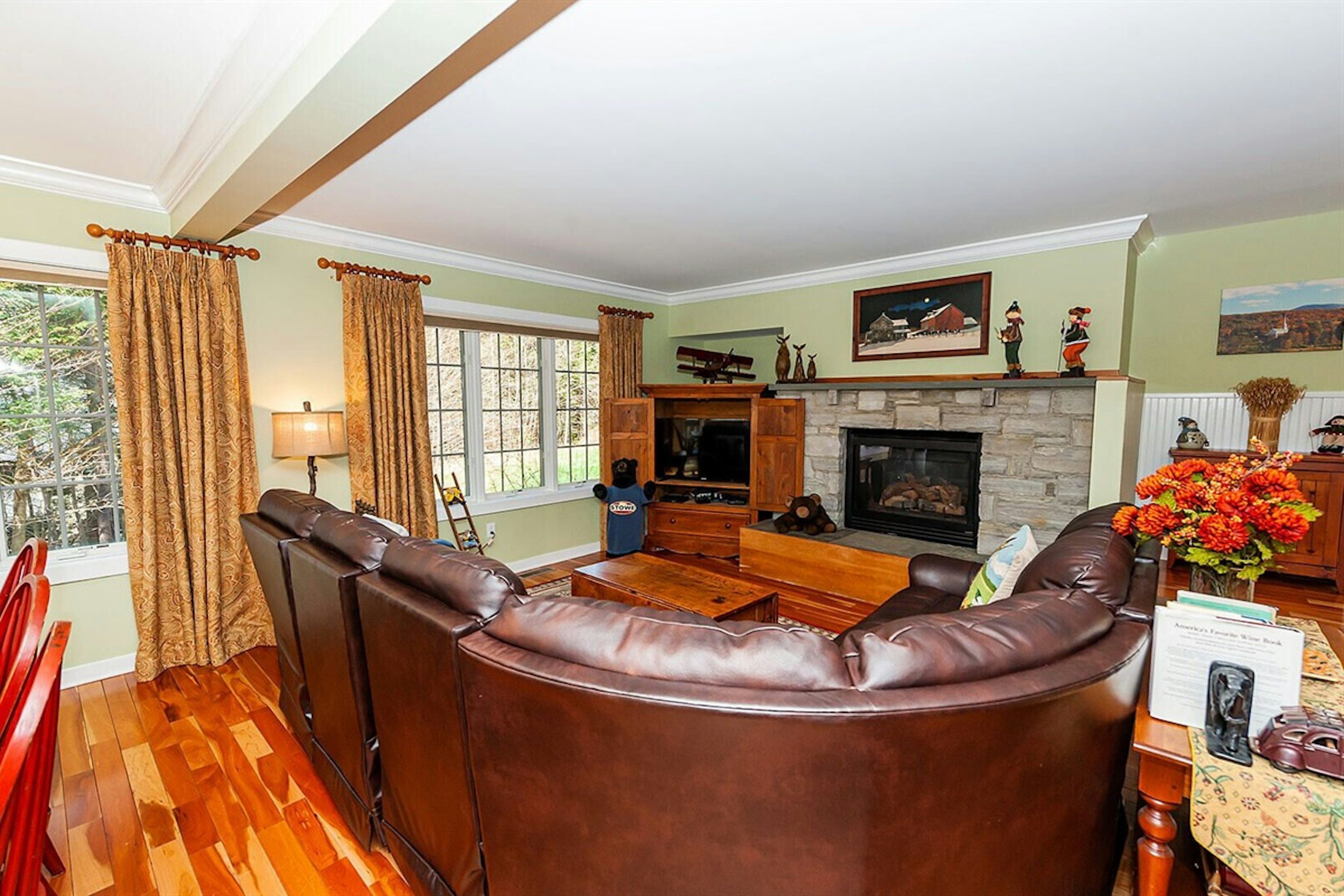 Recharging after a long day at the mountain is easy in this condo`s beautiful living room