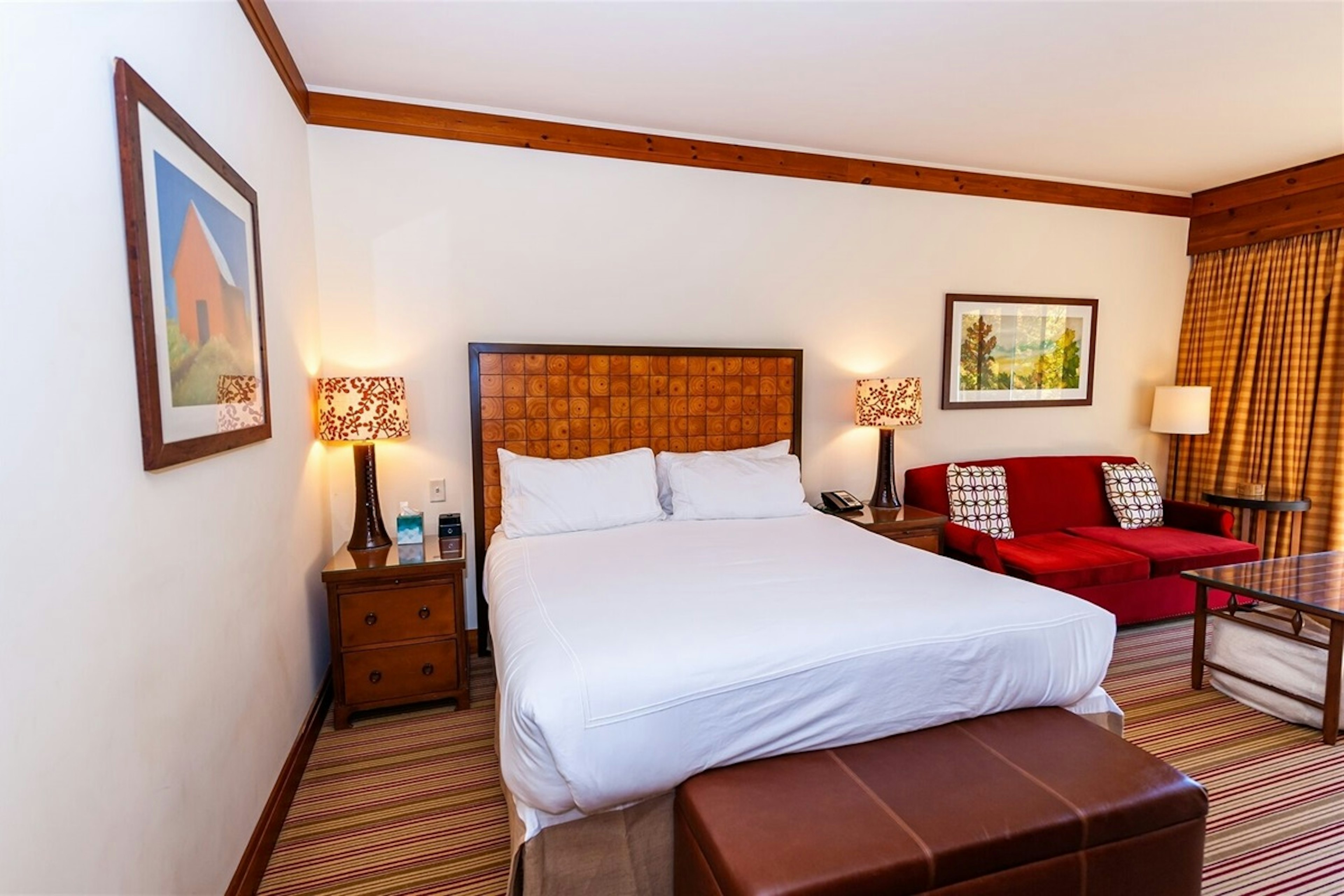 Super comfy King bed waking up to Direct Views of Mt. Mansfield