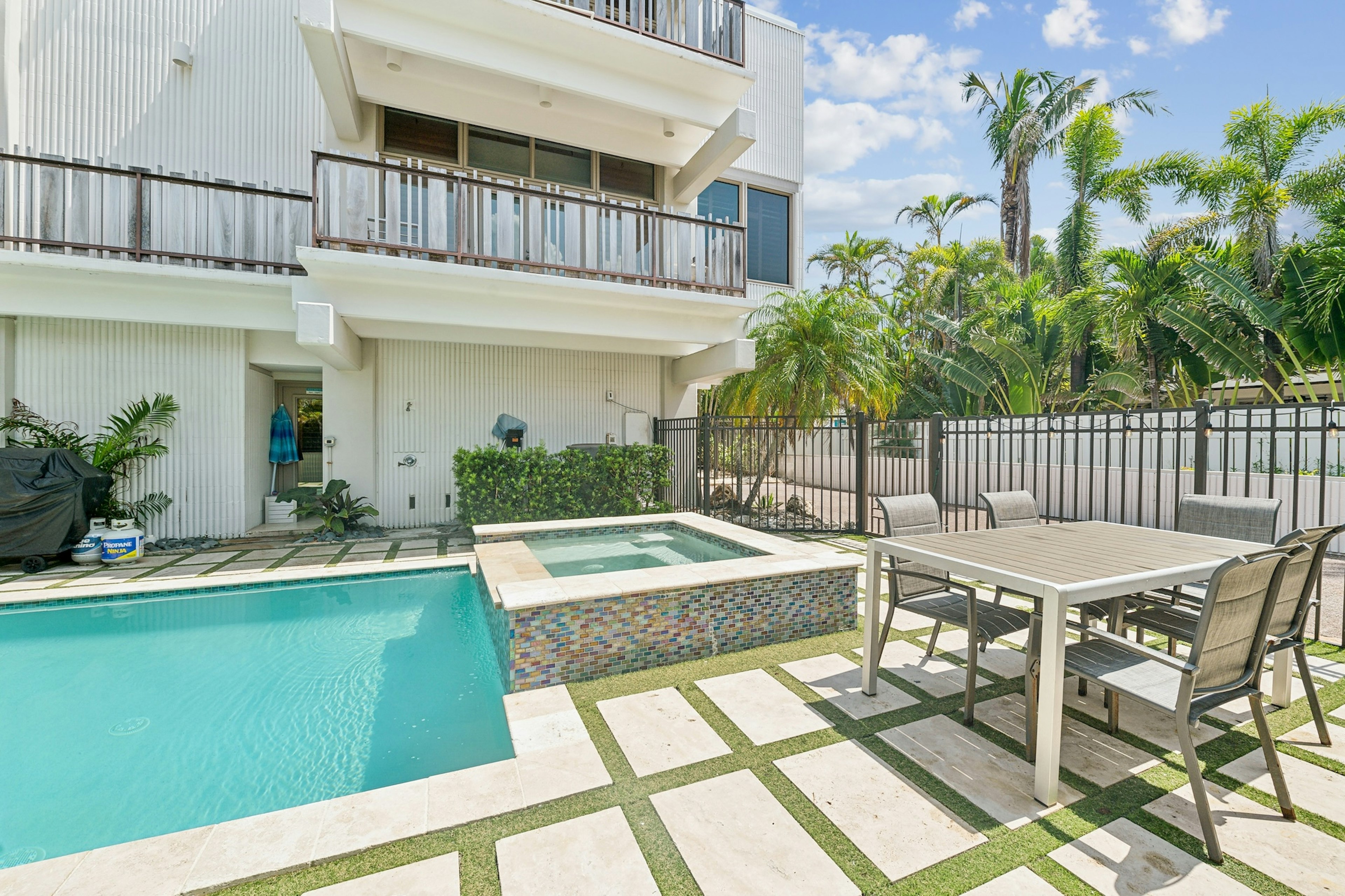Private Spa, Poolside Dining