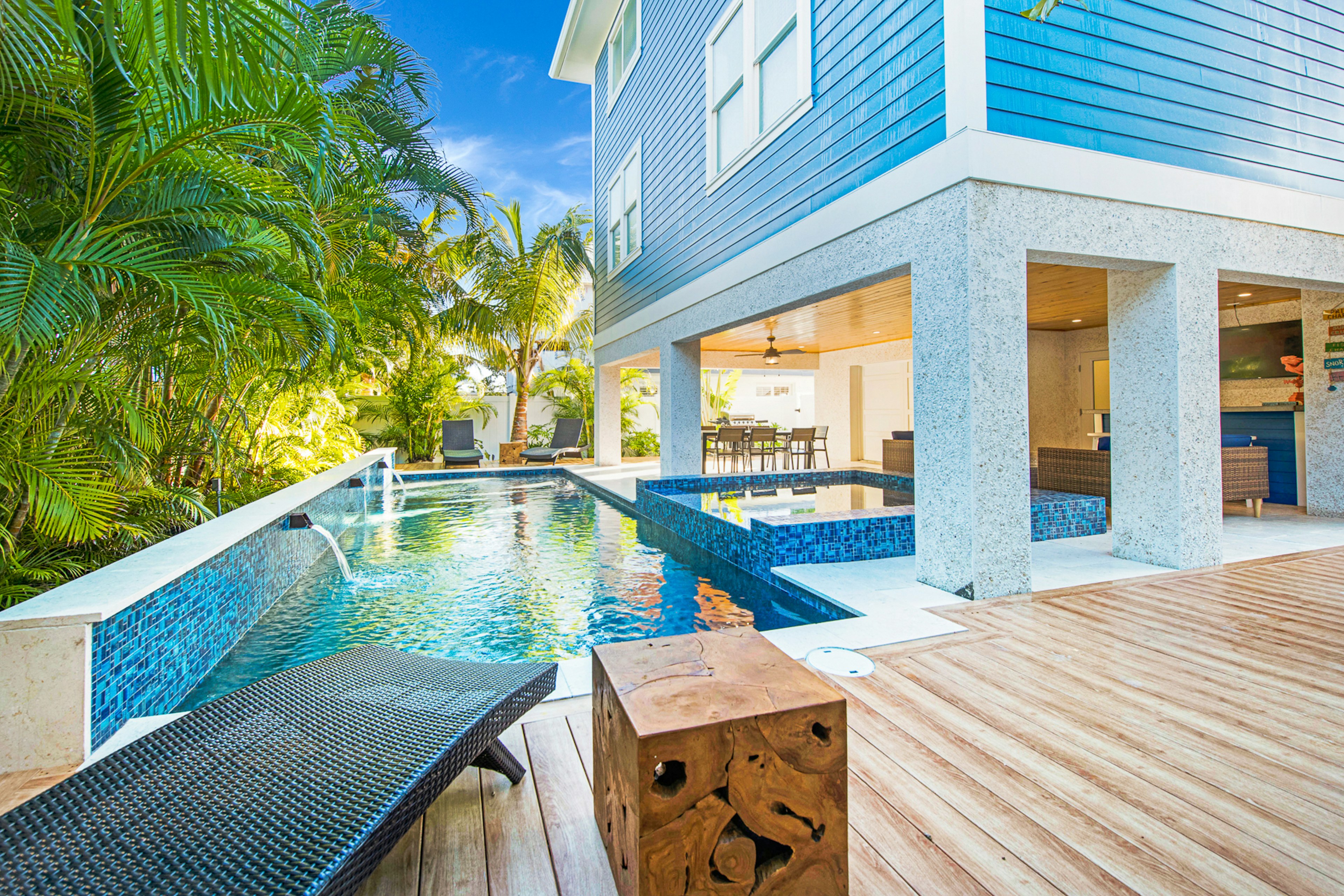 Refreshing Poolside Escape - AMI Locals