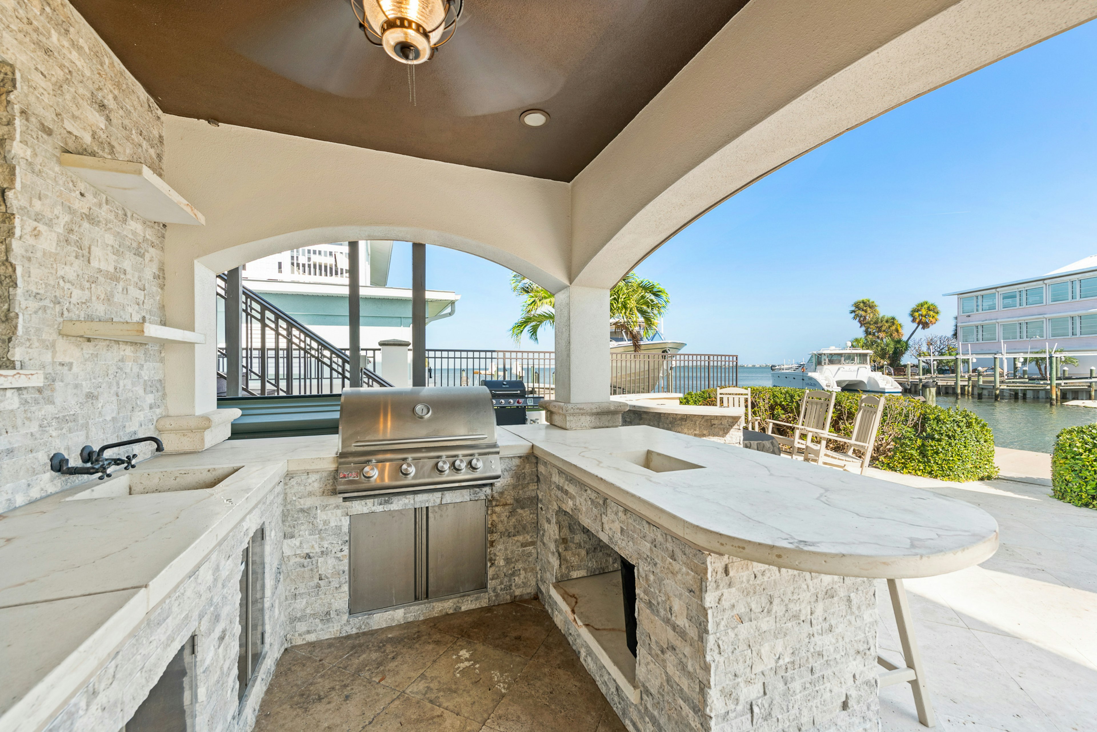 Outdoor Grill and Bar