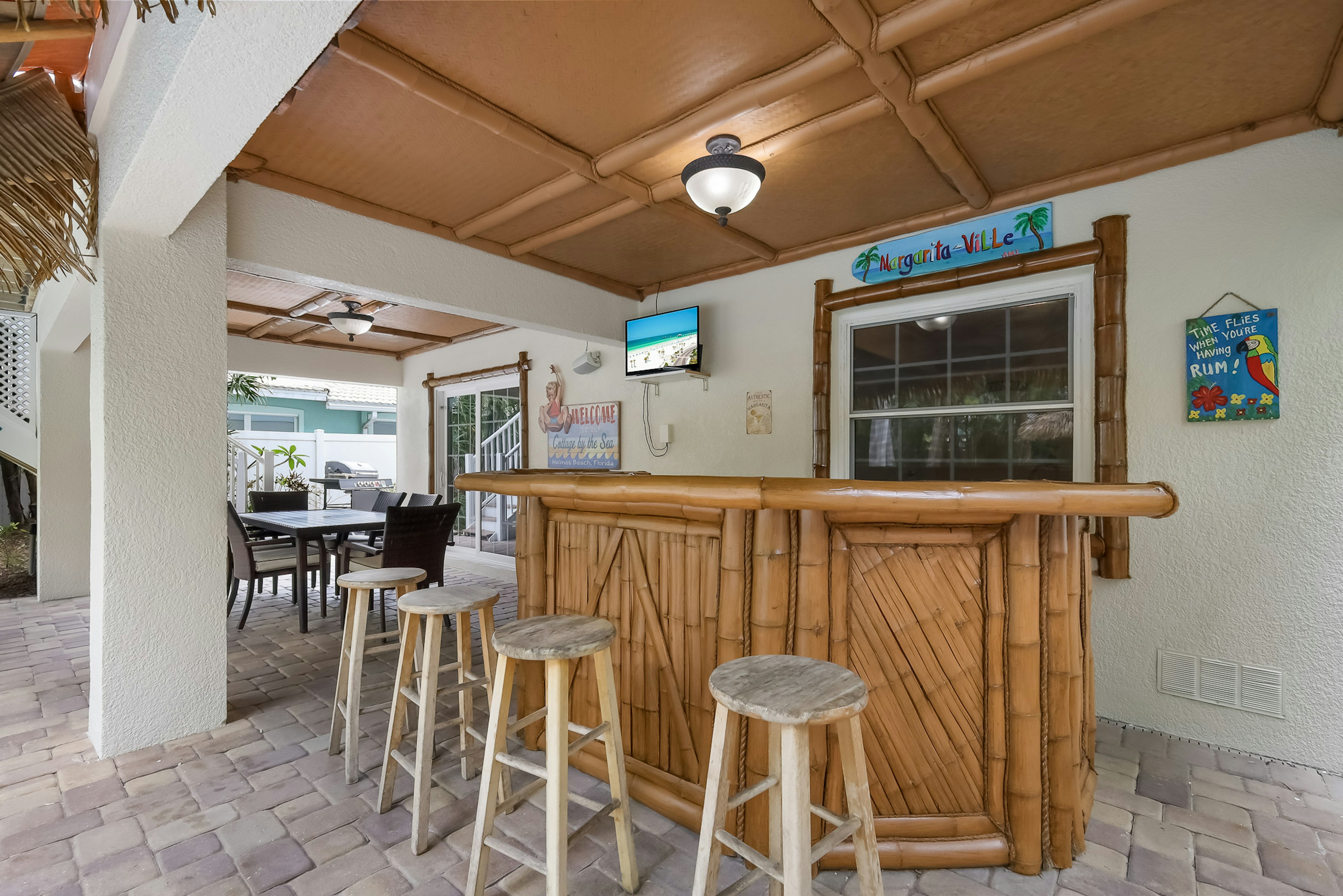 Outdoor Bar and TV