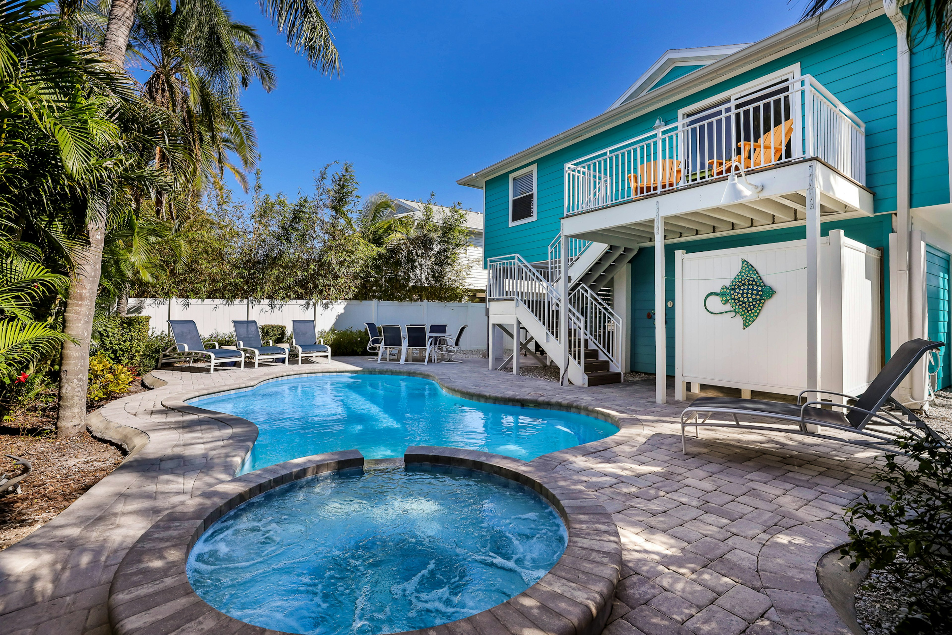 Private Pool, Spa & Lounge