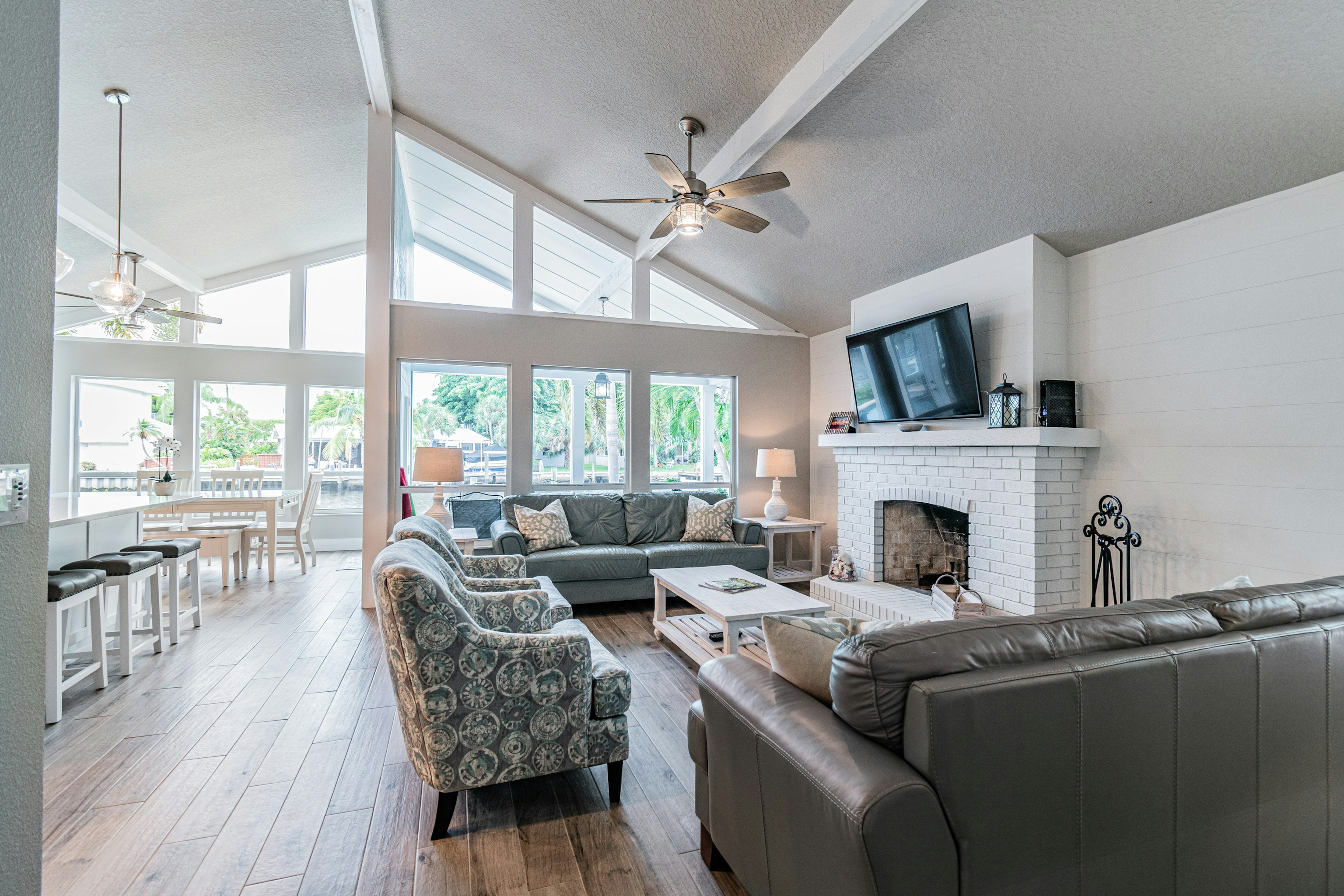 Open and Bright Living Area