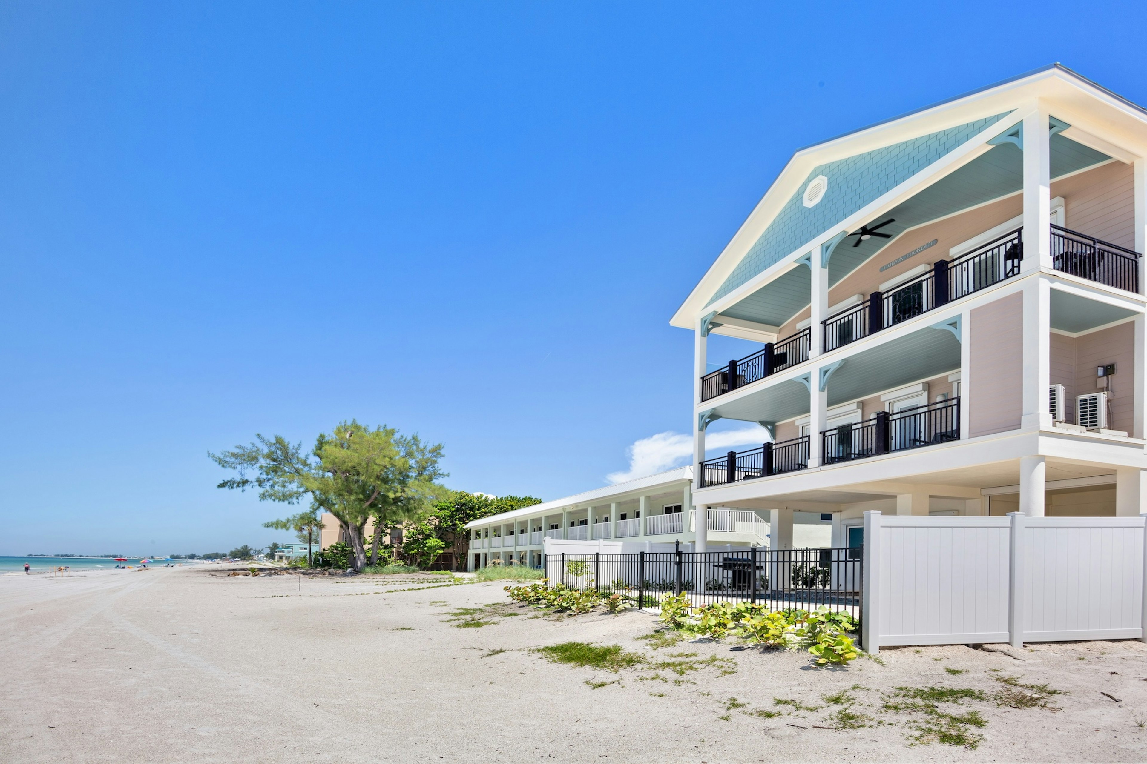 Directly On The Beach - Tarpon Lookout by Anna Maria Island Accommodations