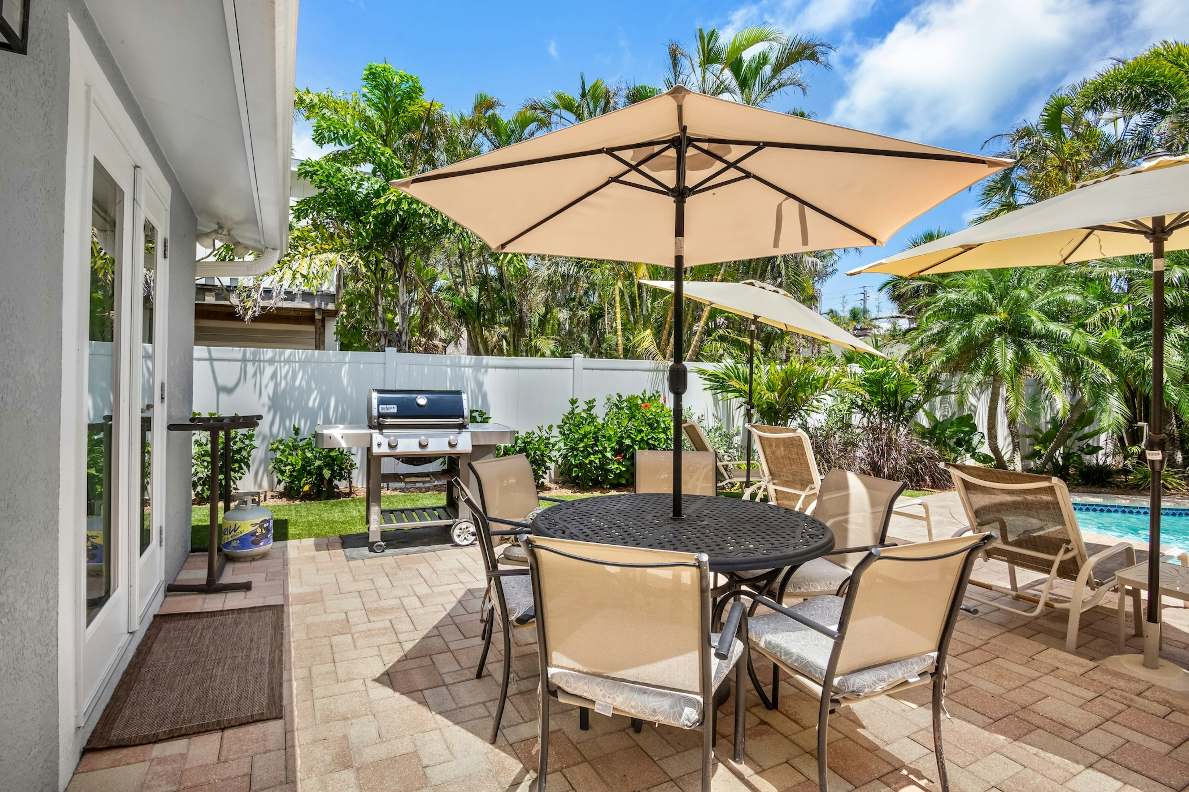 Outdoor Dining Area, Outdoor Grill