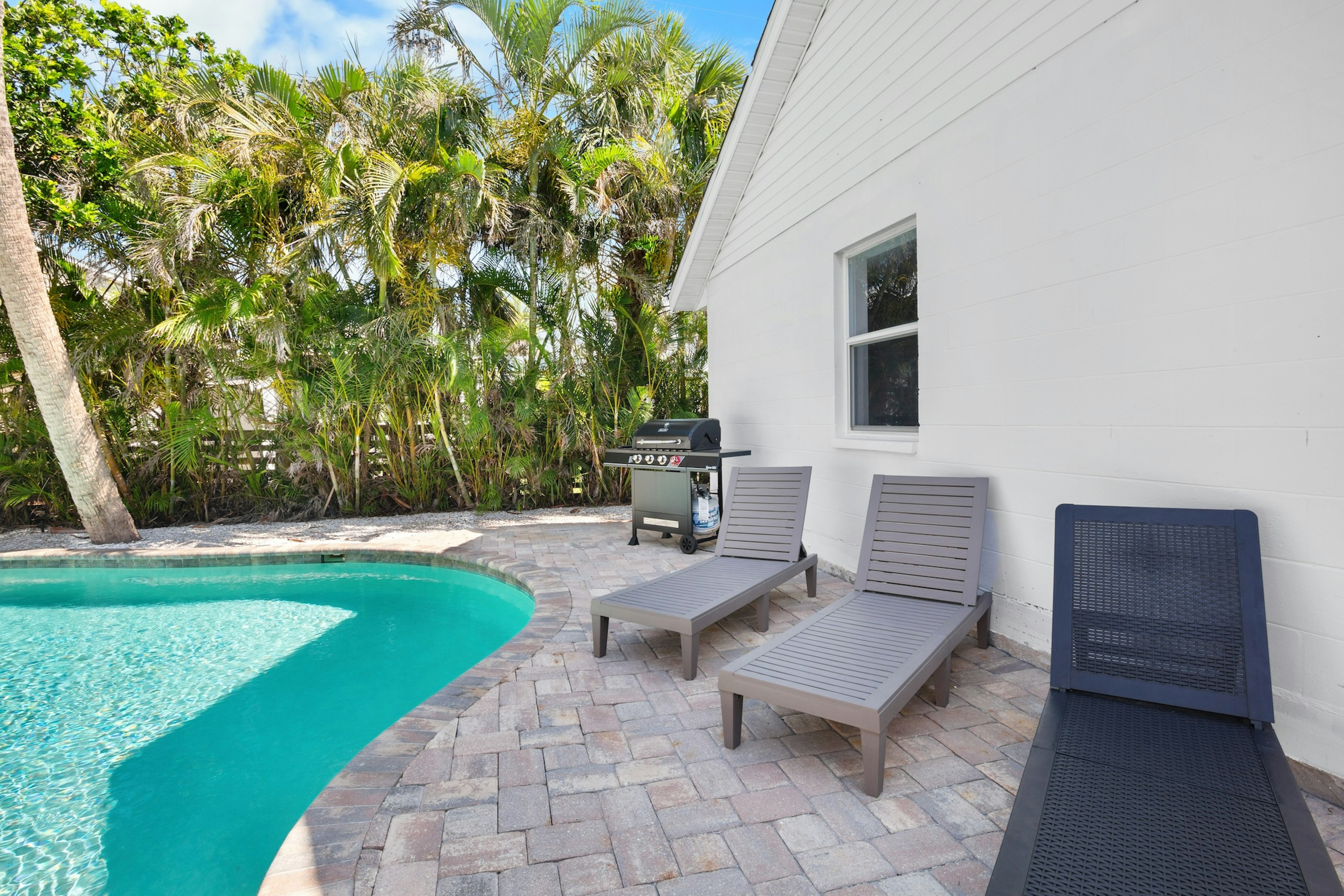 Poolside Loungers - Outdoor Grill