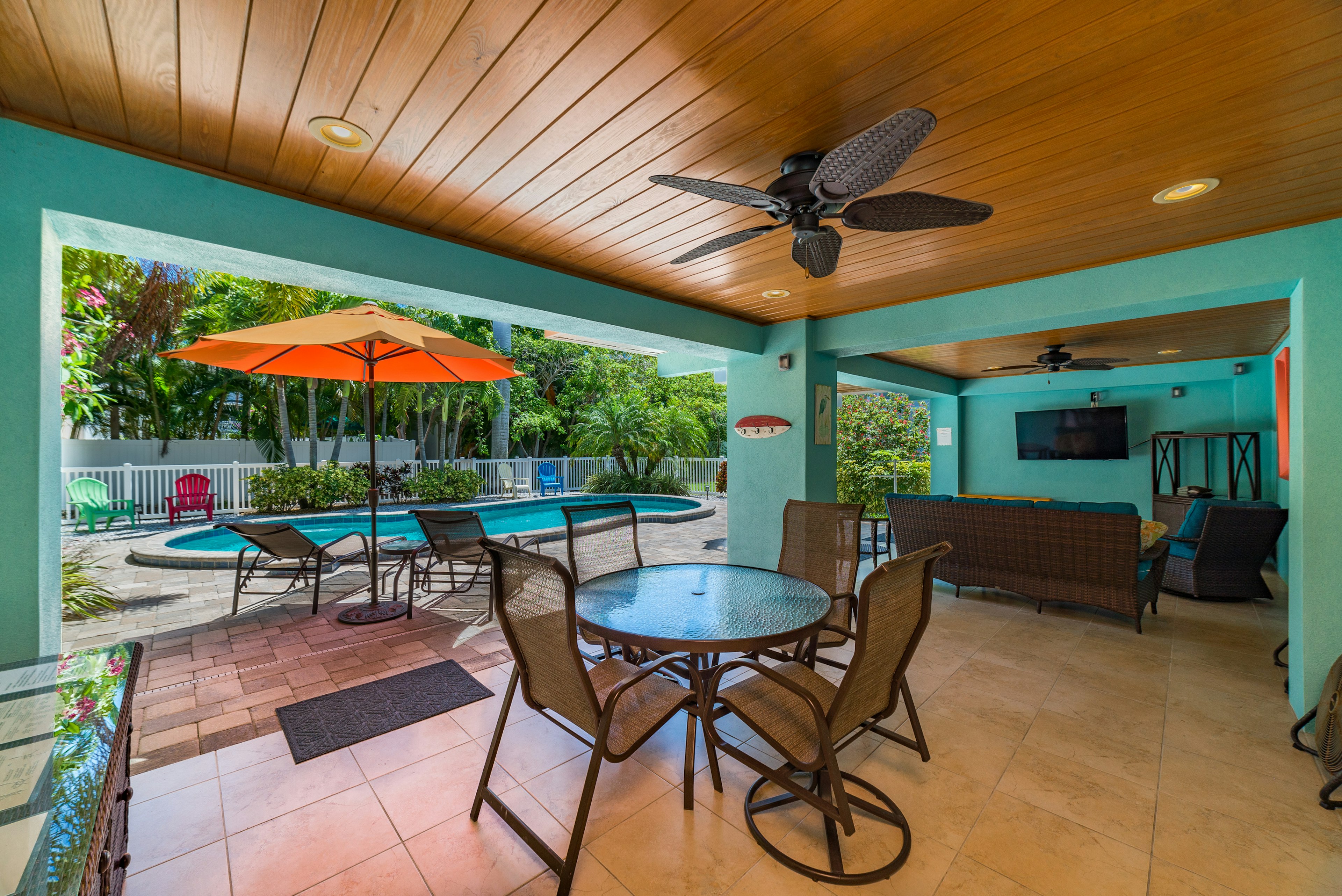 Cabana dining