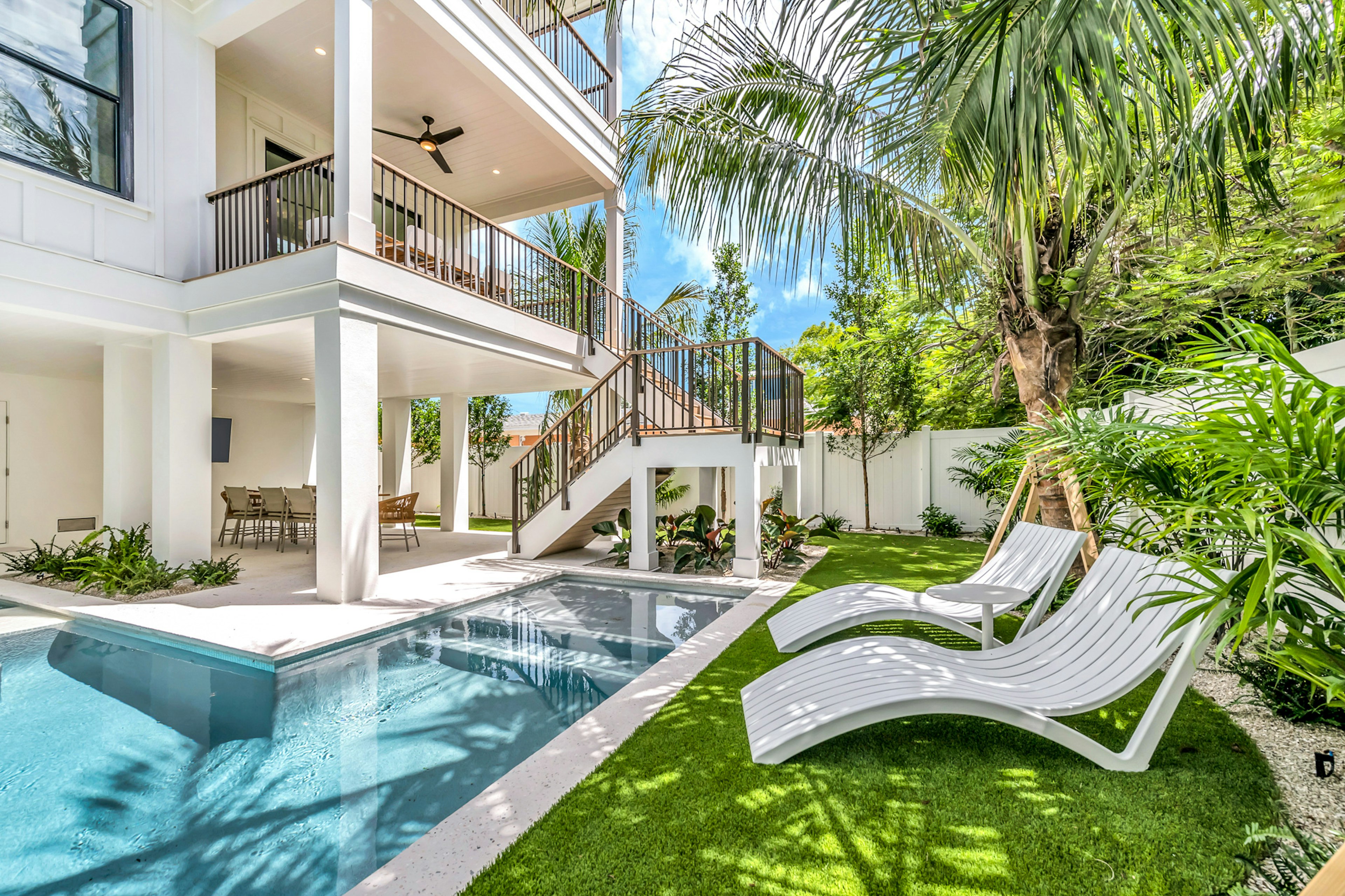 Private Pool and Lounge