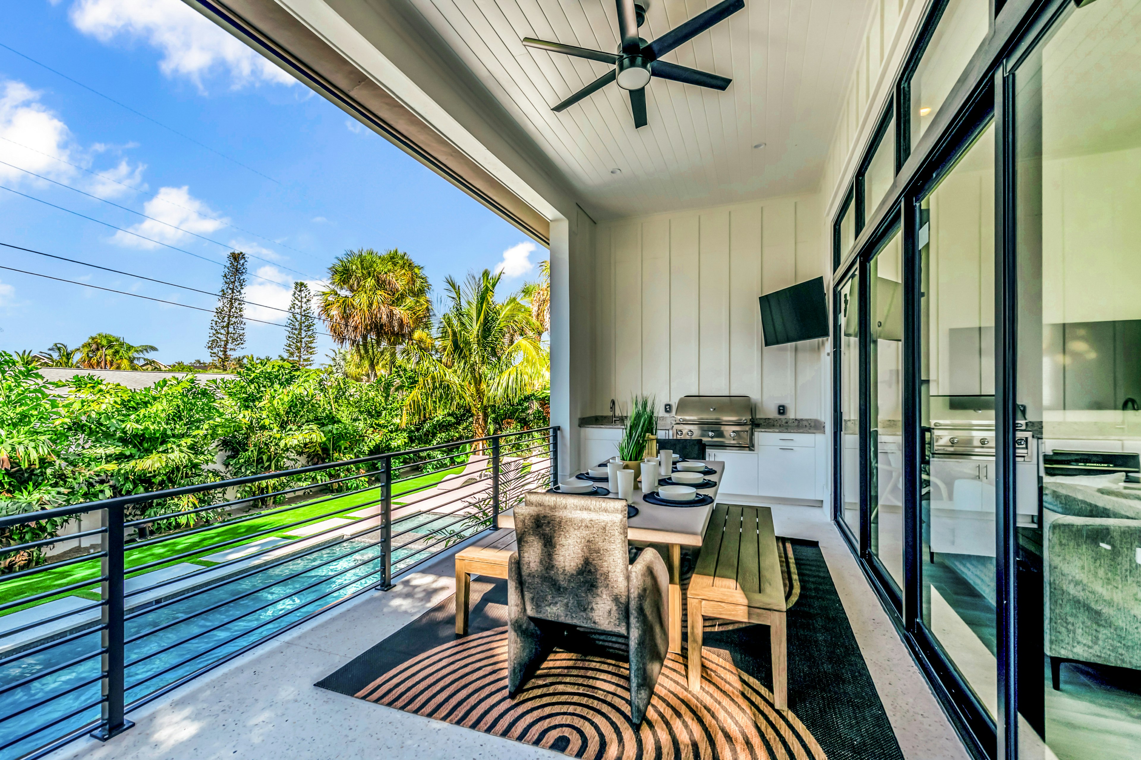 Balcony - Outdoor Dining and Grill