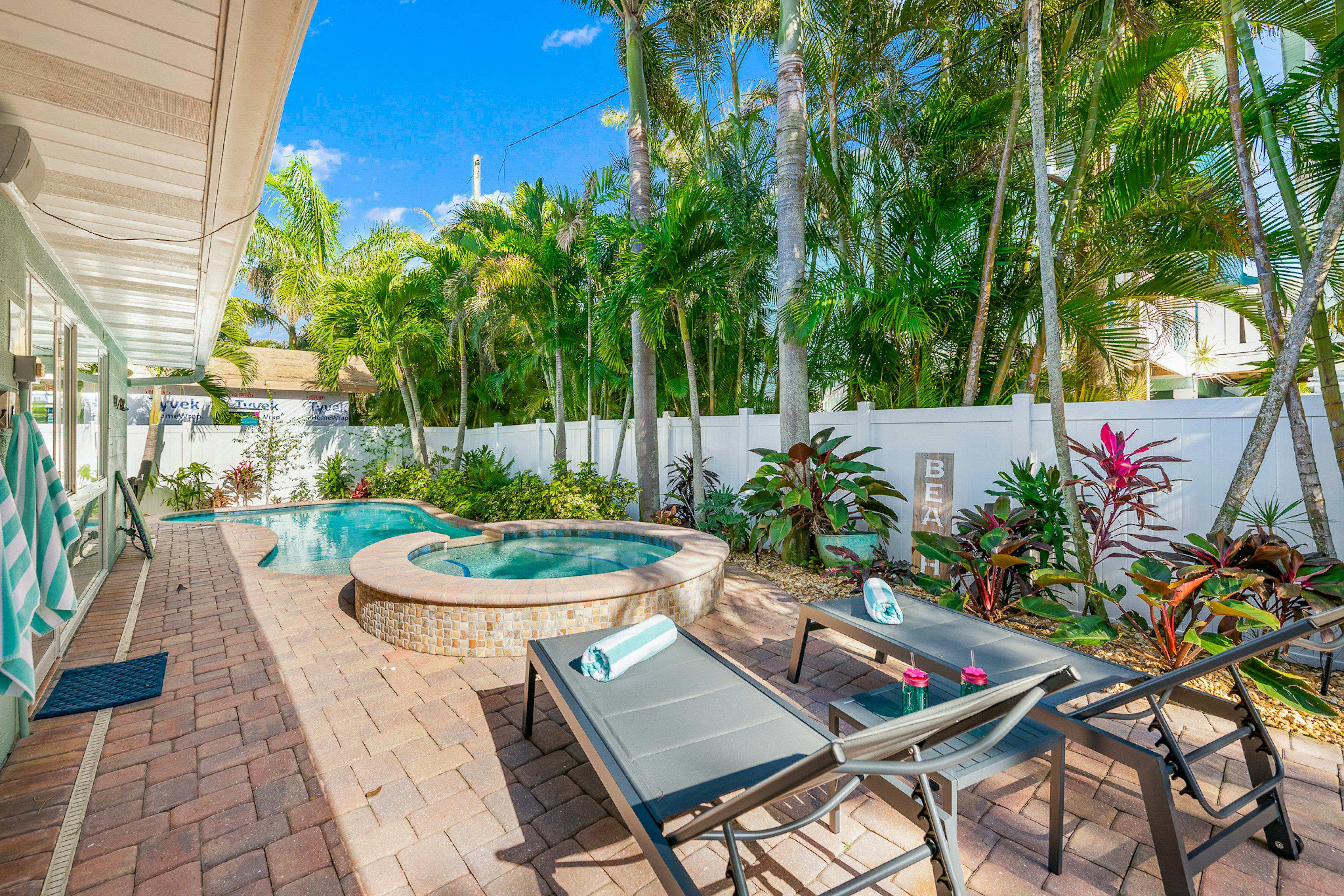 Poolside Loungers