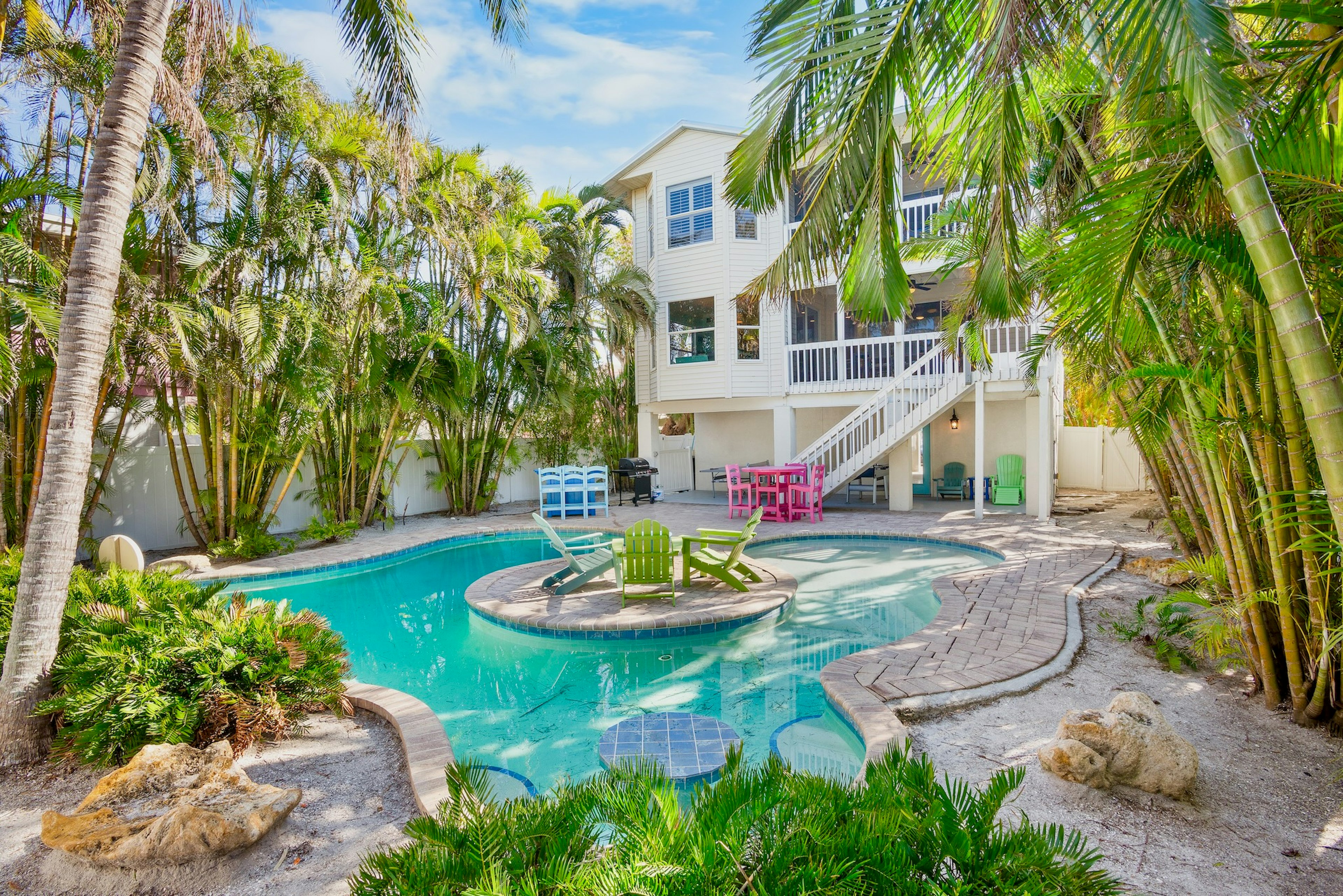 Private Pool - Swim-Up Bar