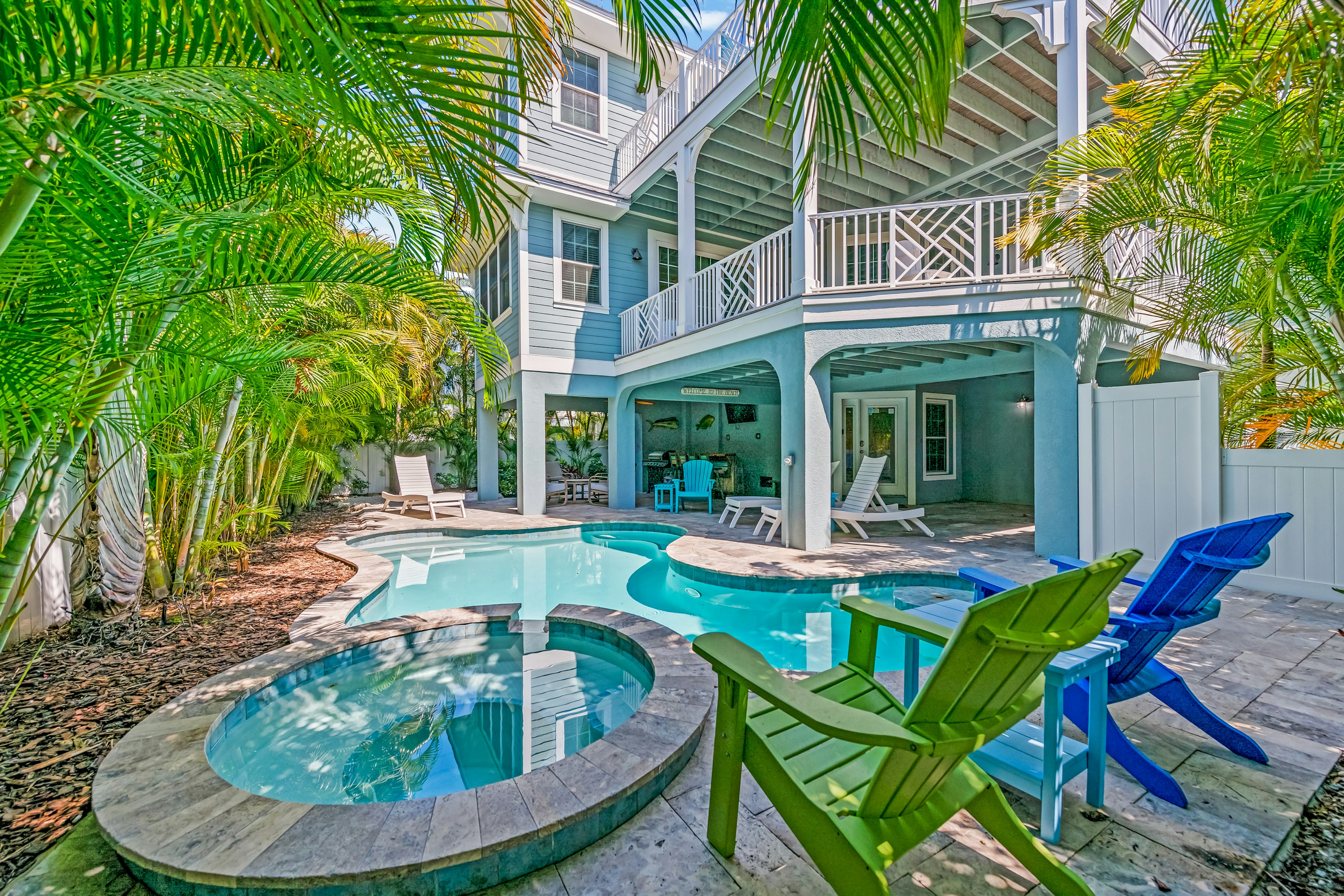 Plenty of Poolside Seating