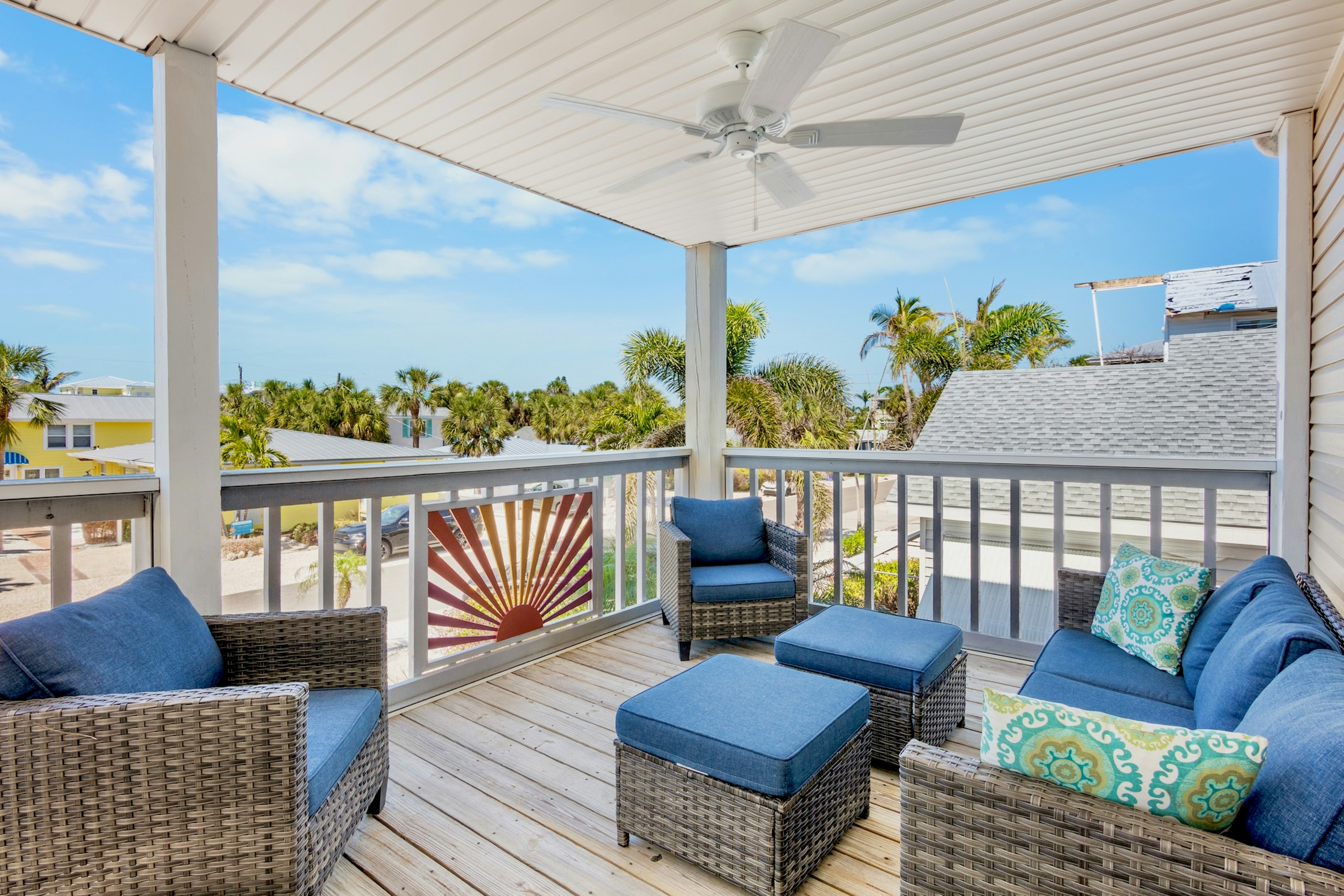 Main Floor Balcony, Lounge Area