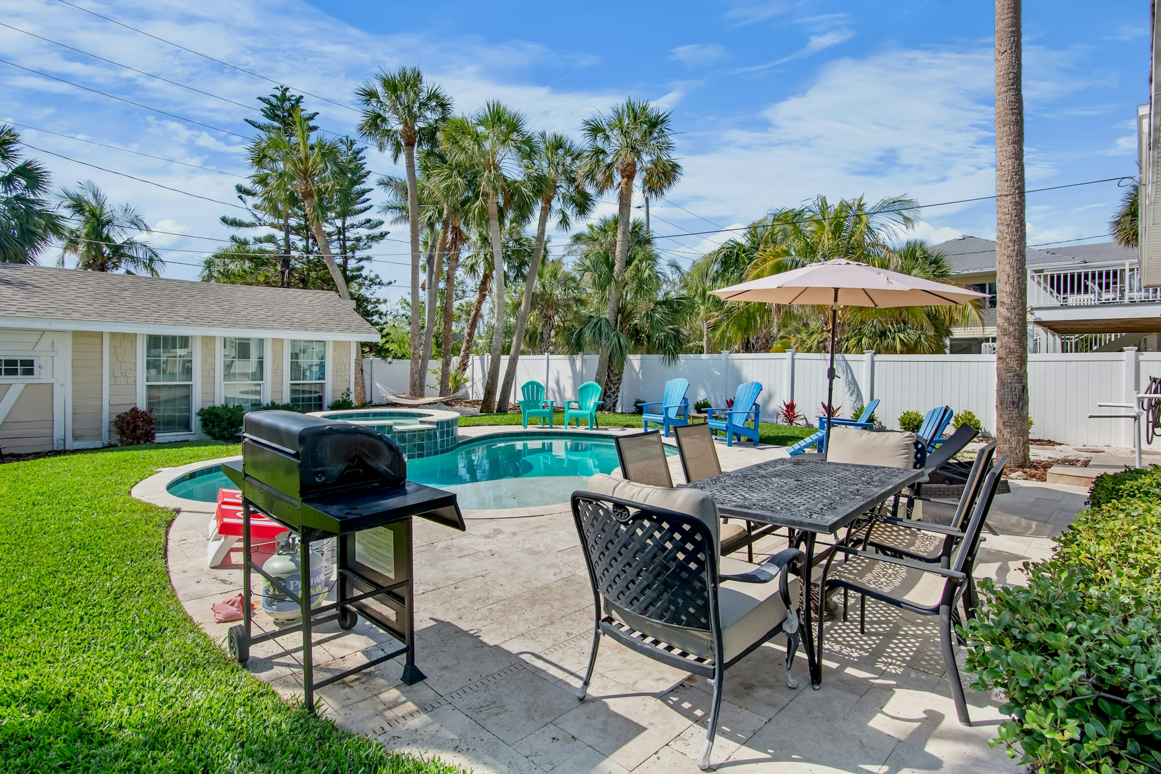 Poolside Dining, Outdoor Grill