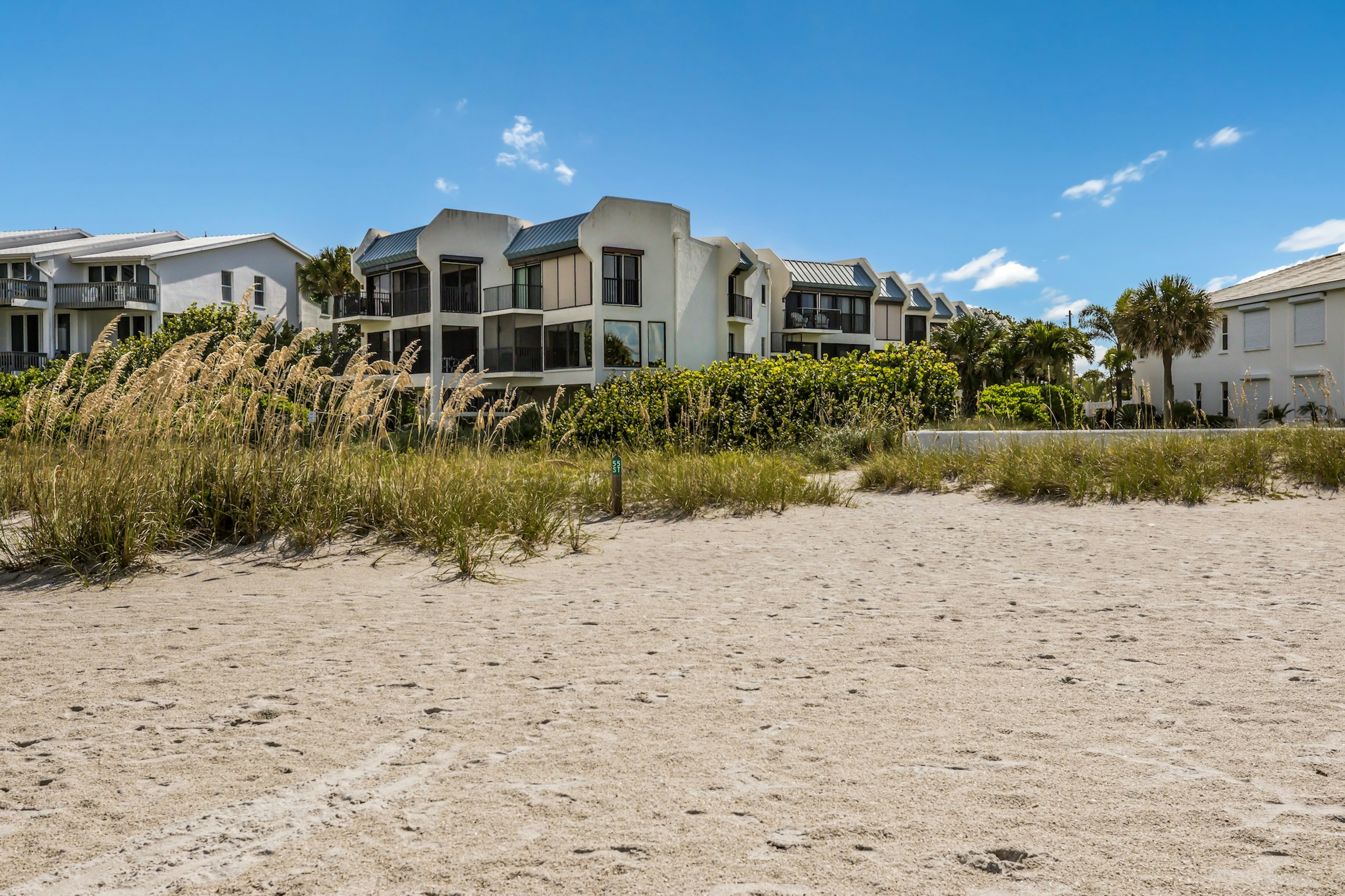 The Twins Hideaway at Sun Plaza West