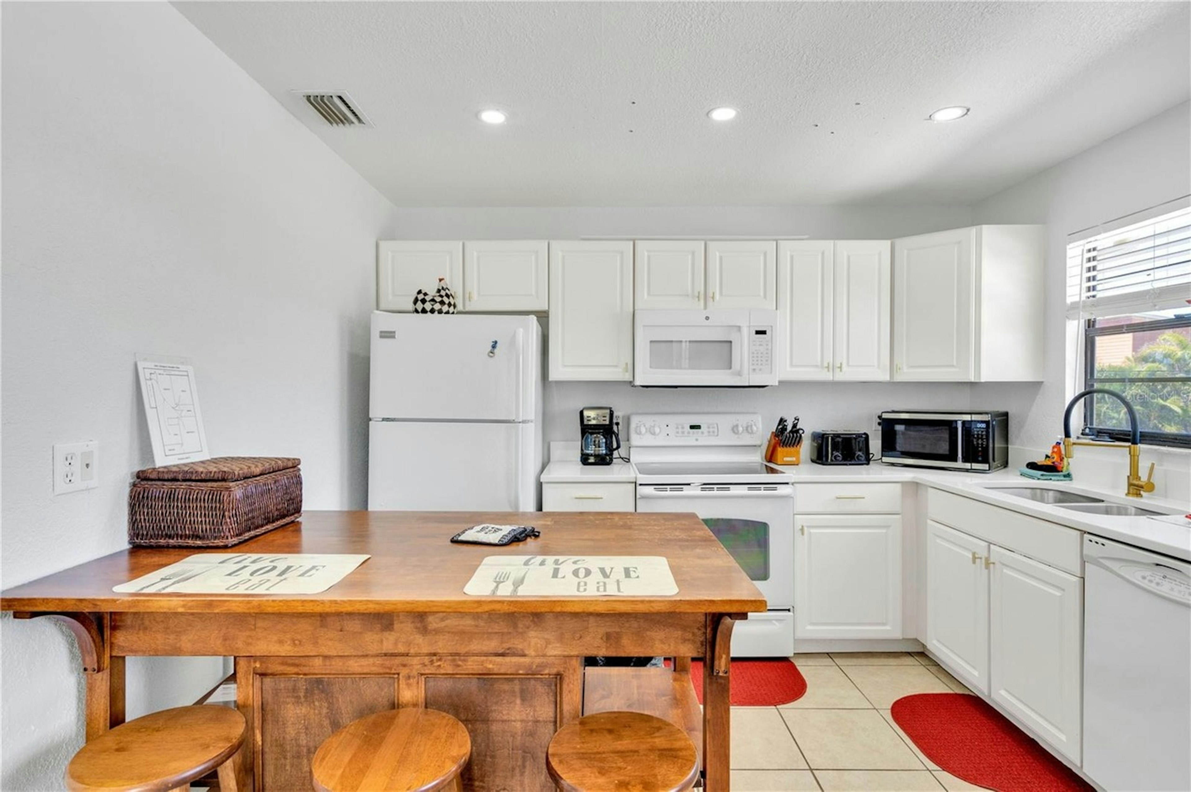 Fully Equipped Kitchen - Sunny Side Up
