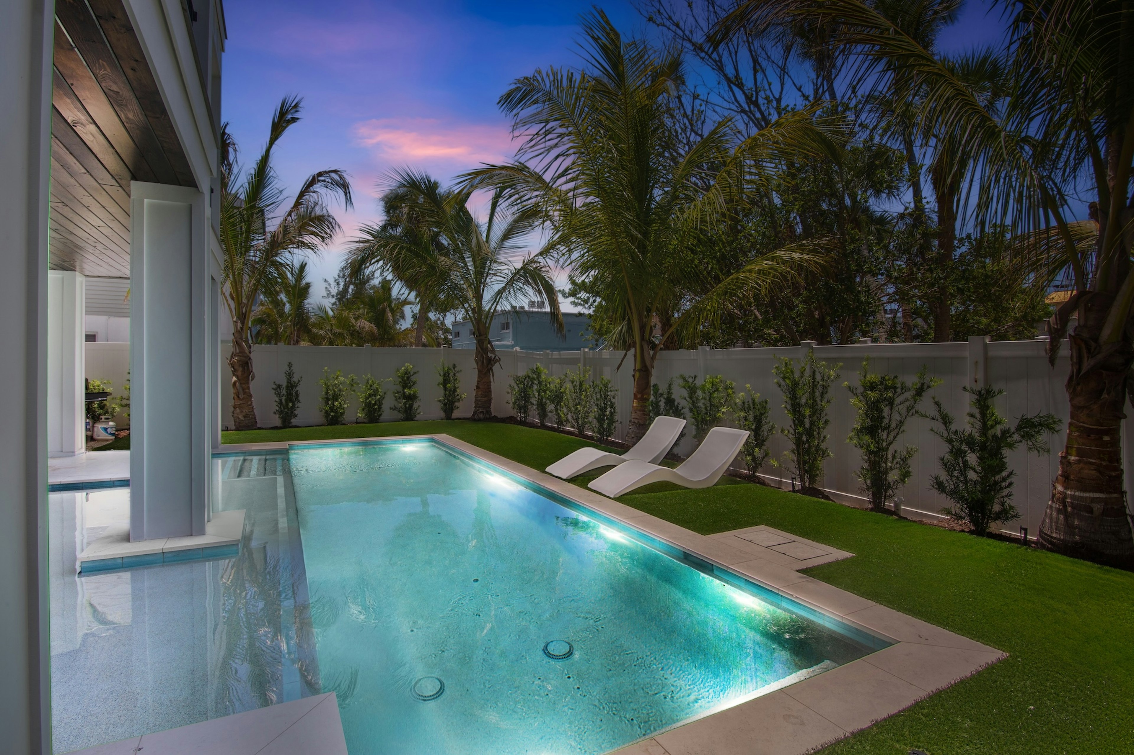 Private Pool, Poolside Loungers