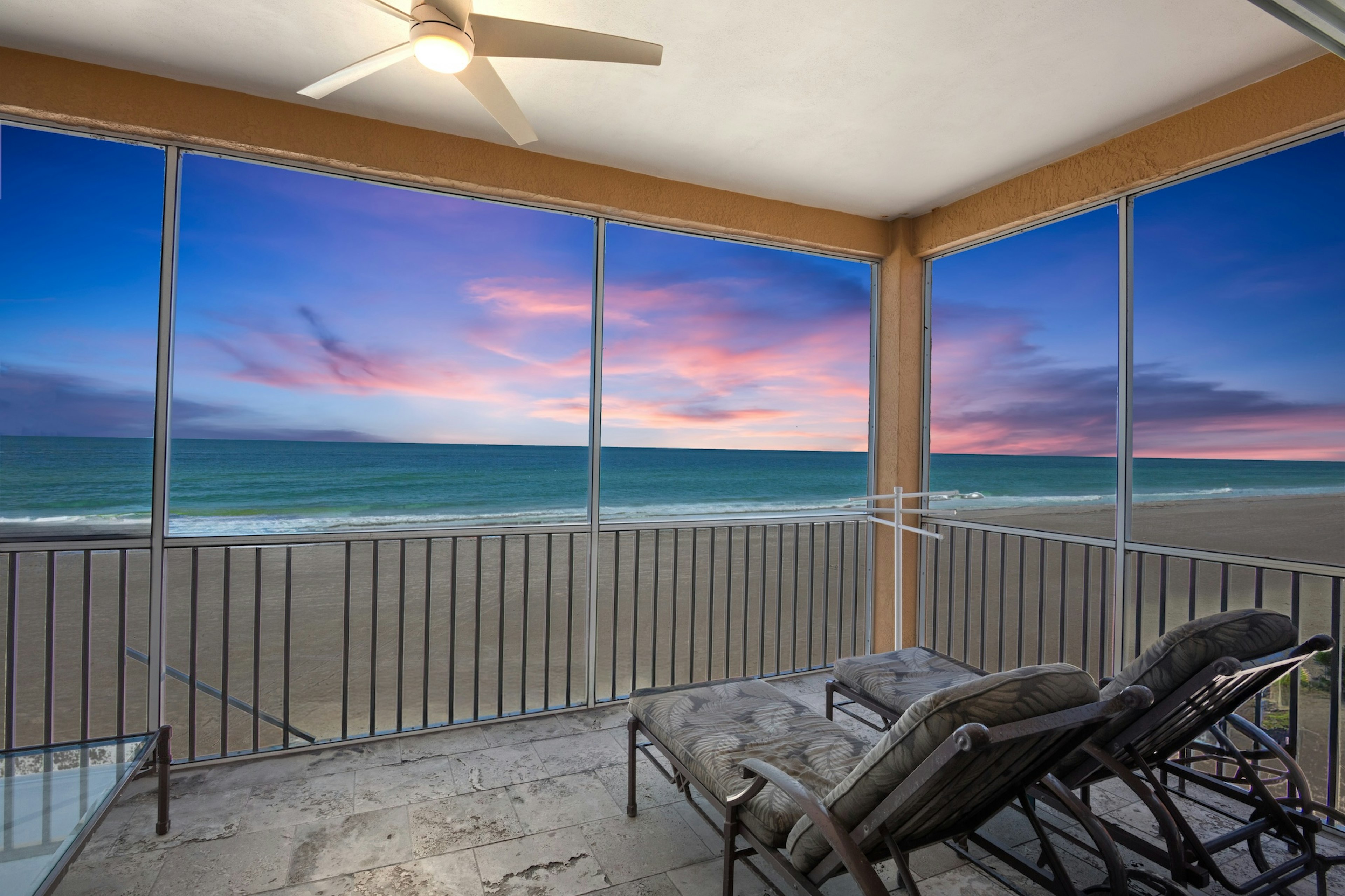 Balcony, Loungers