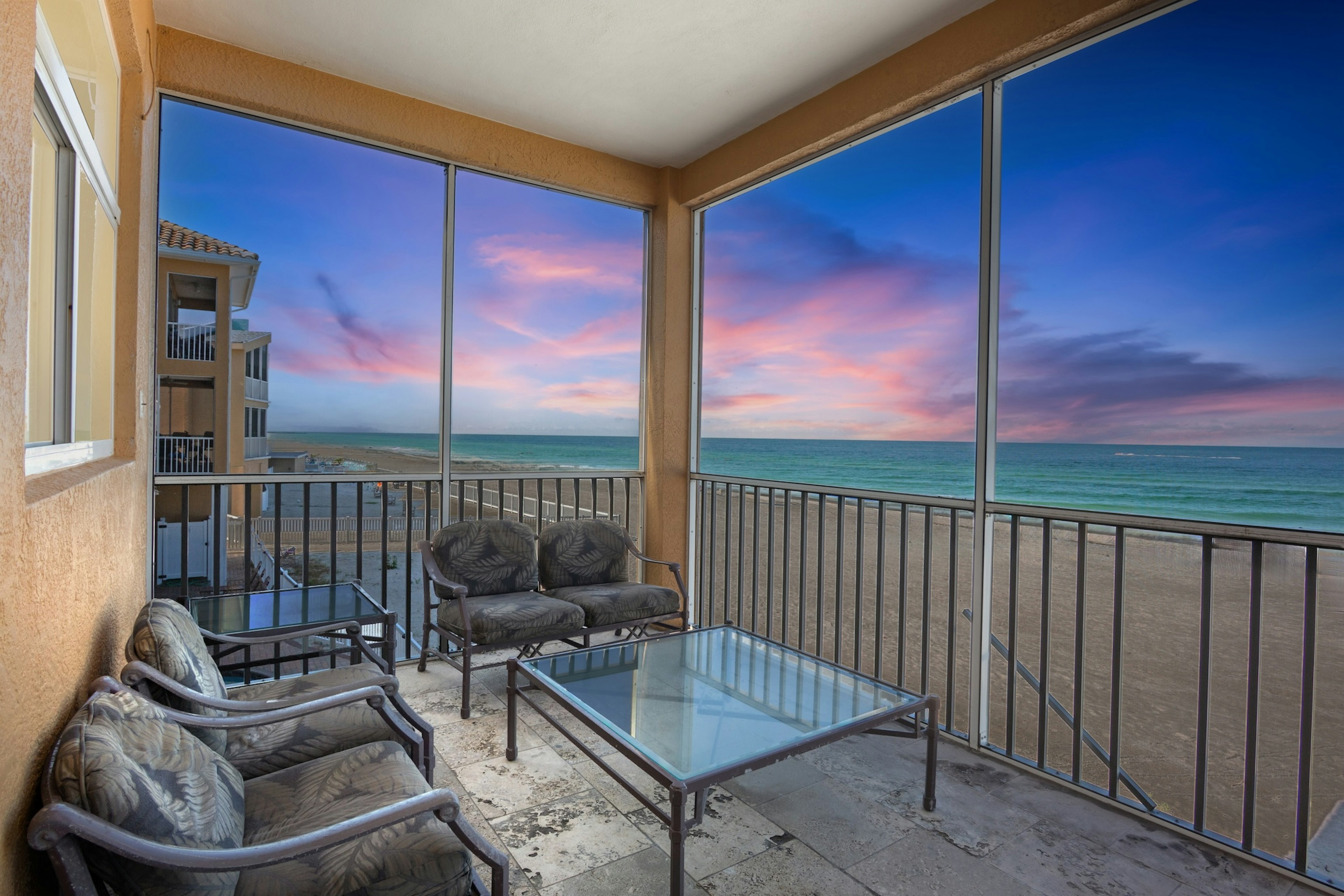 Balcony, Seating