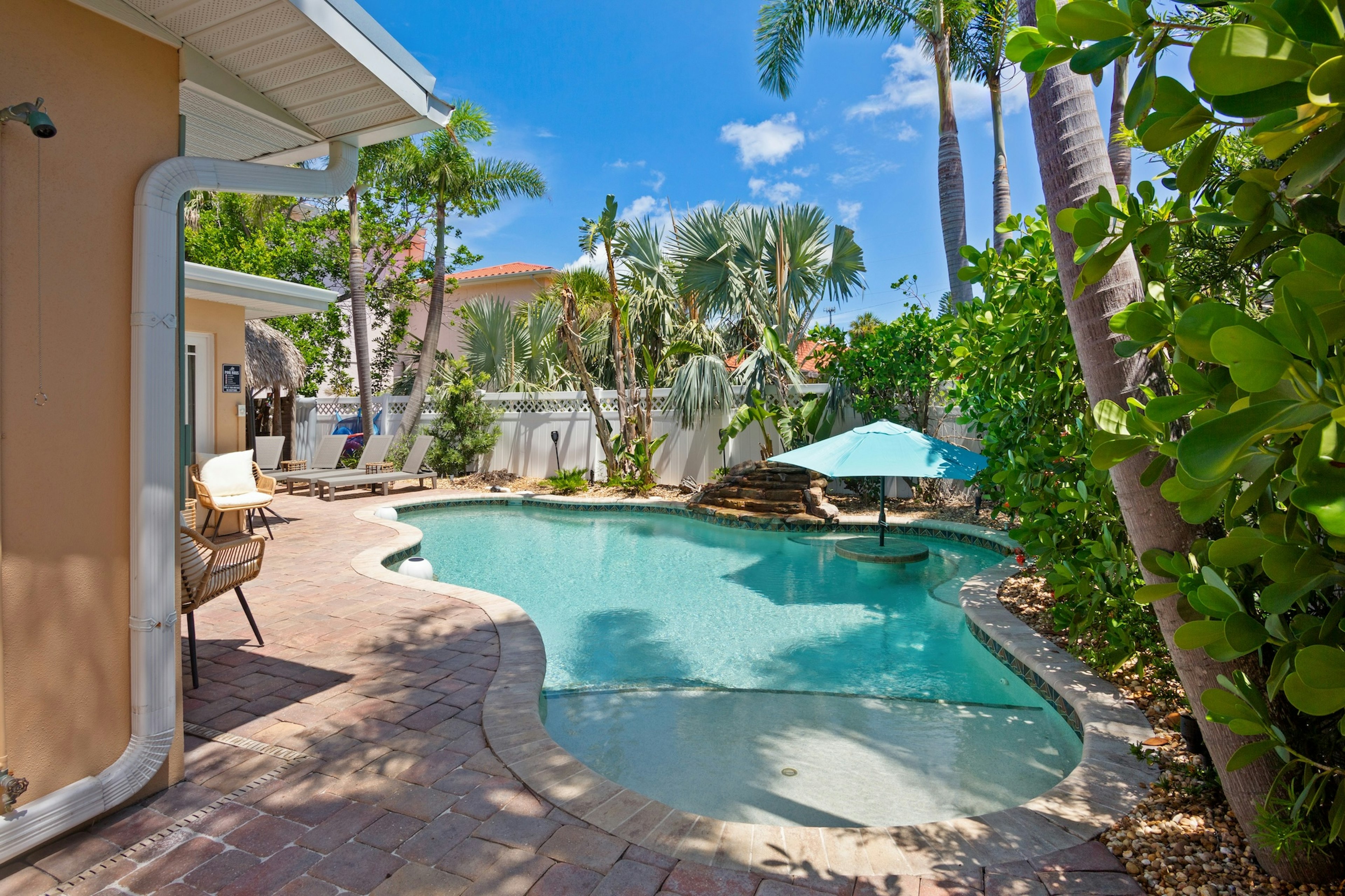 Private Pool, Swim Up Bar