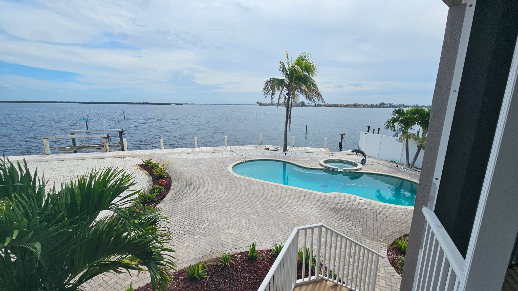 White Pelican House photo 2