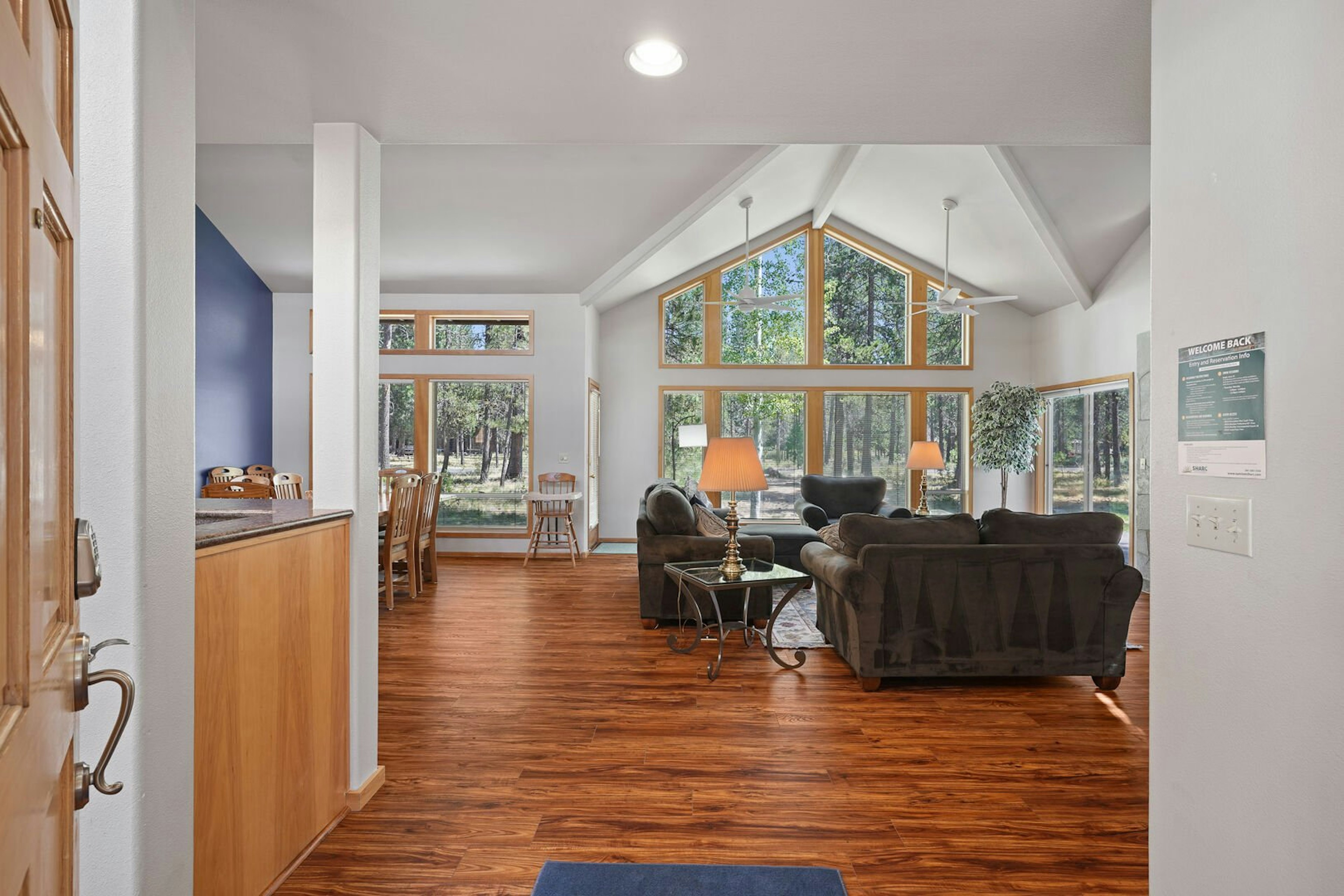 1 Colonial, photo 2