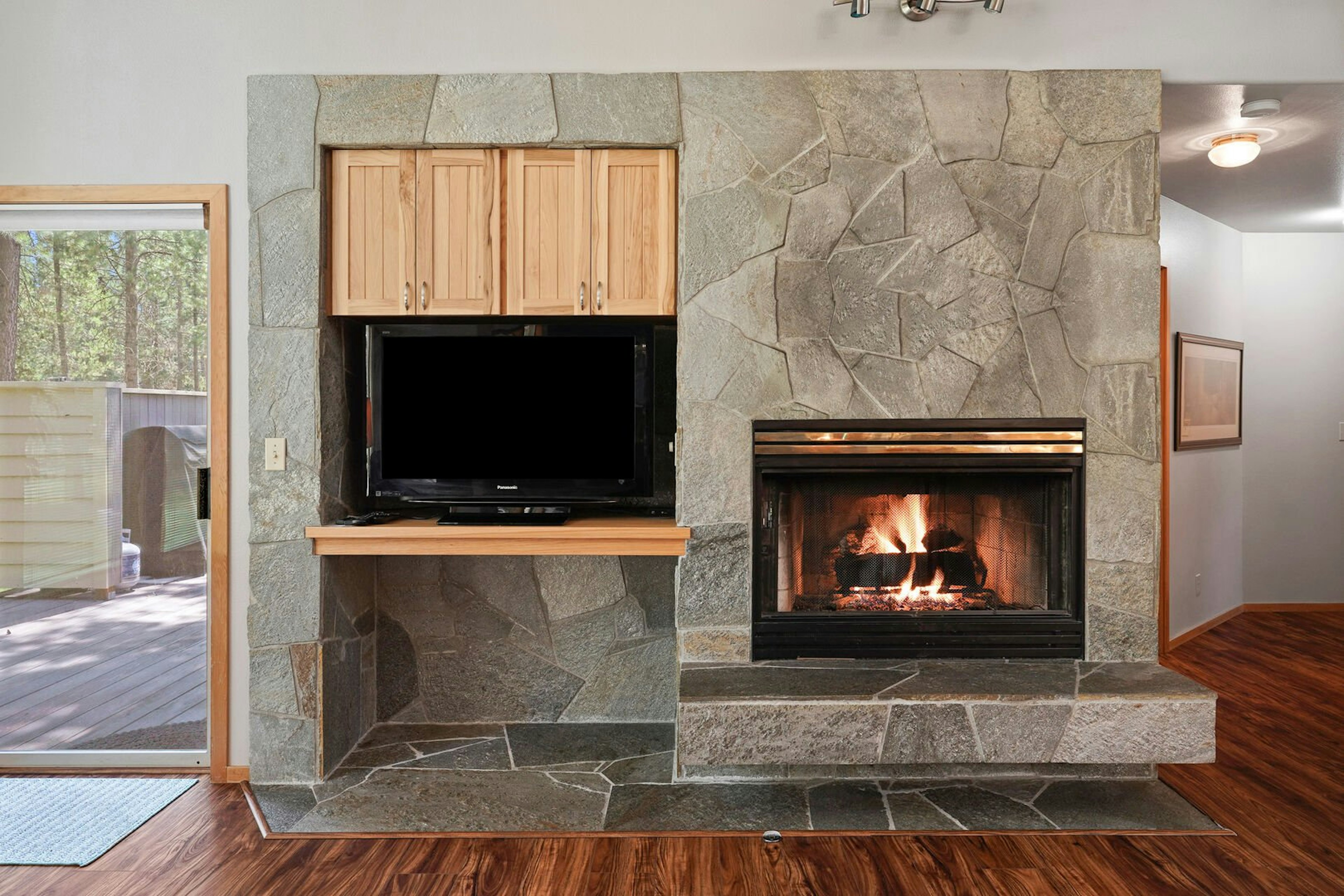 1 Colonial, photo 4