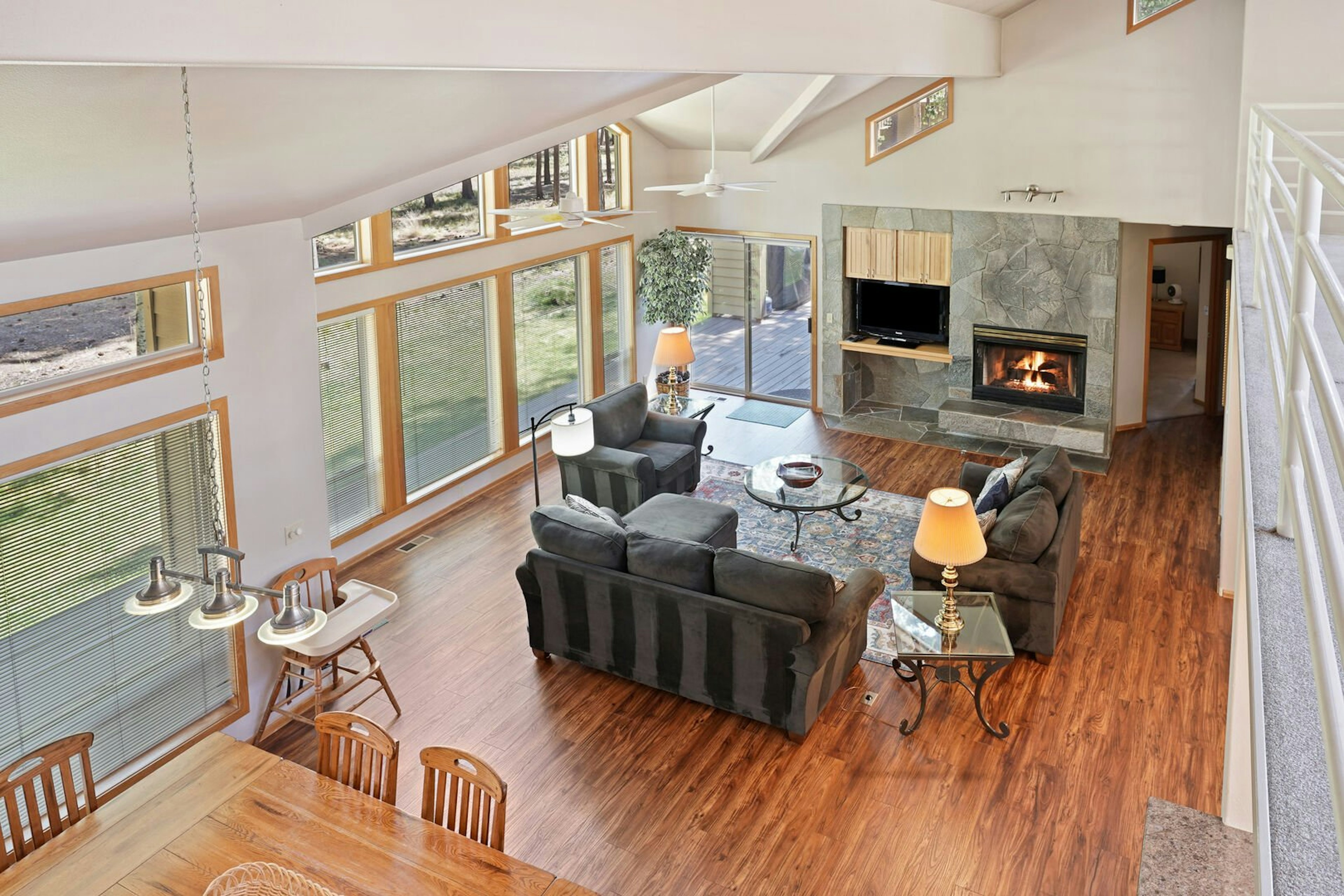 1 Colonial, photo 5