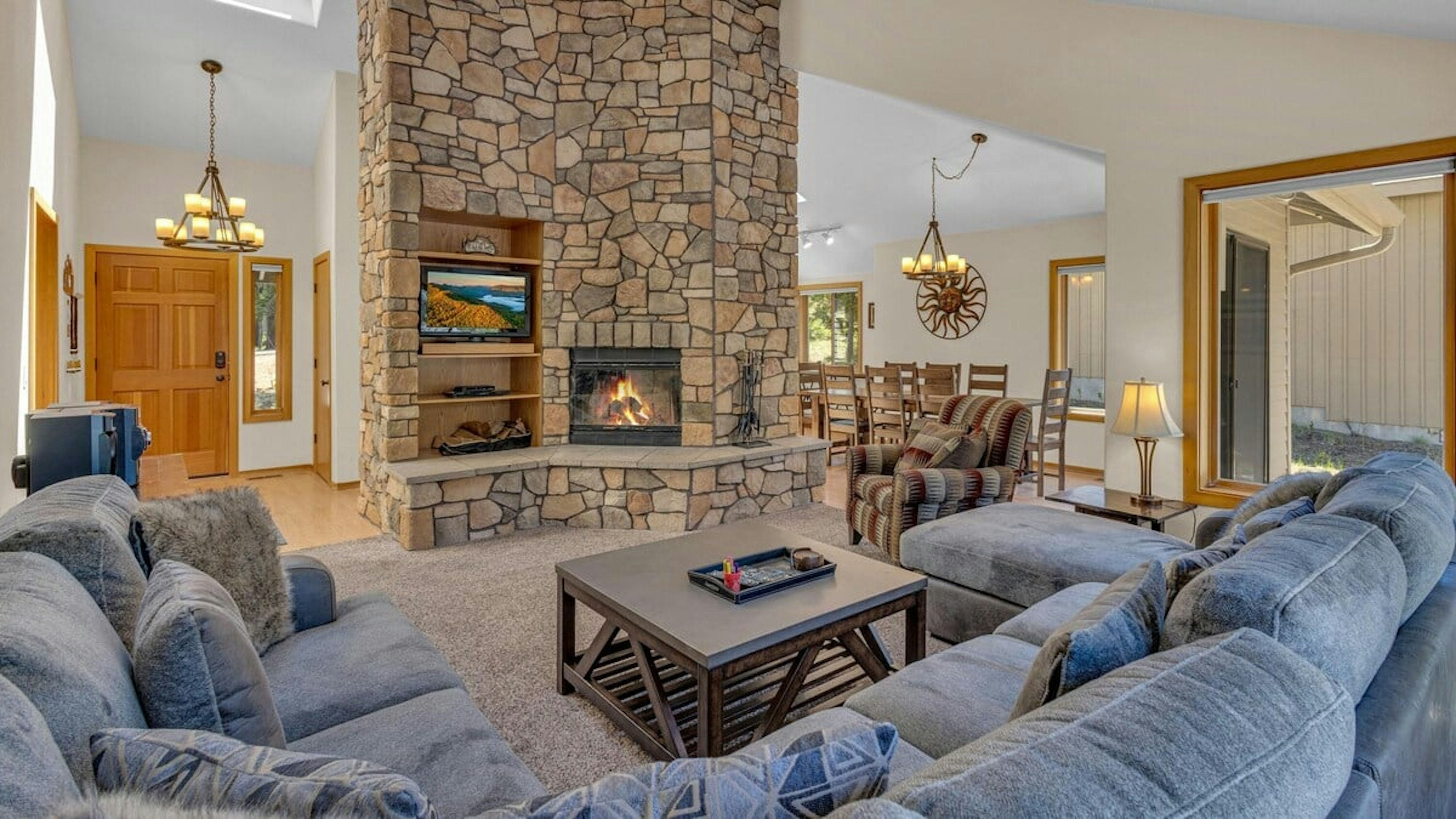 Lassen 15 - Living Room