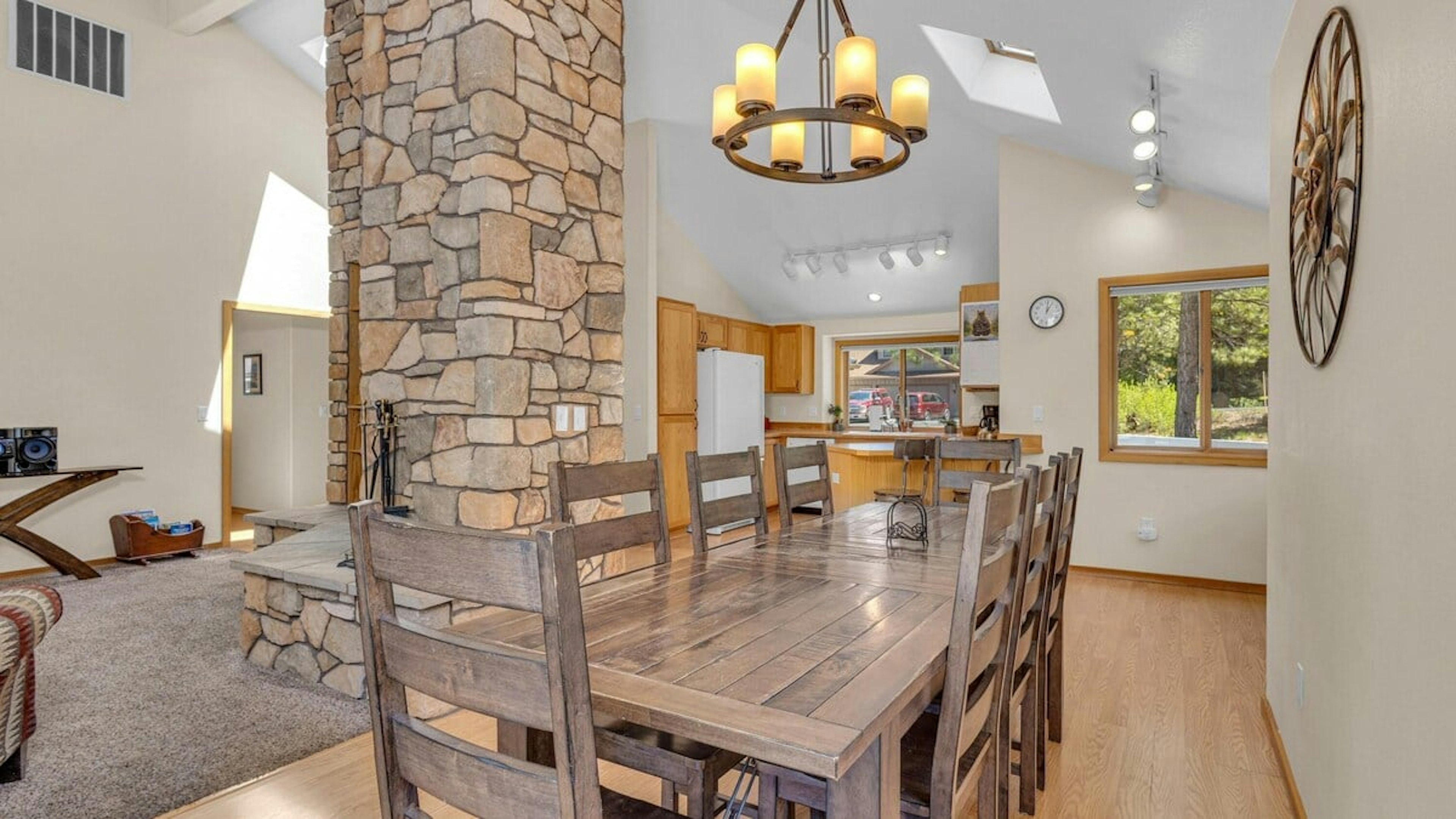 Lassen 15 - Dining