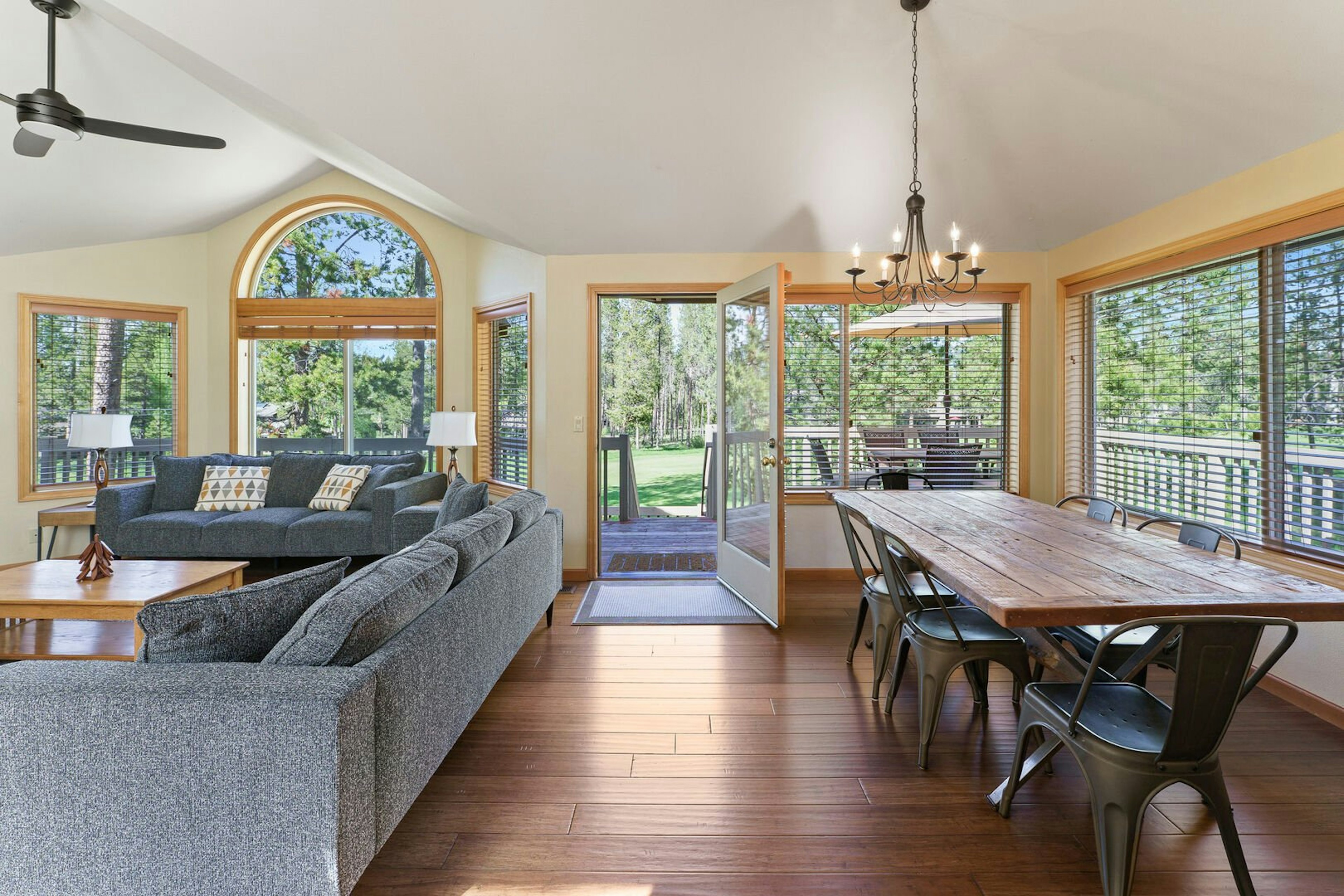 Living Room / Dining Table
