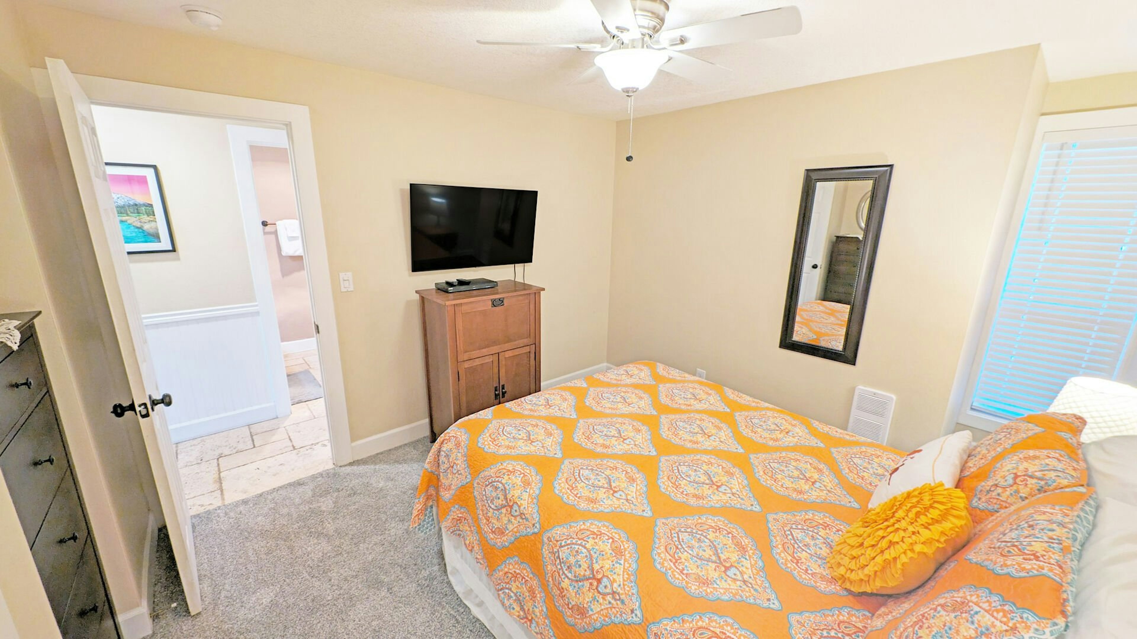 Abbot house 4 - Queen Bedroom