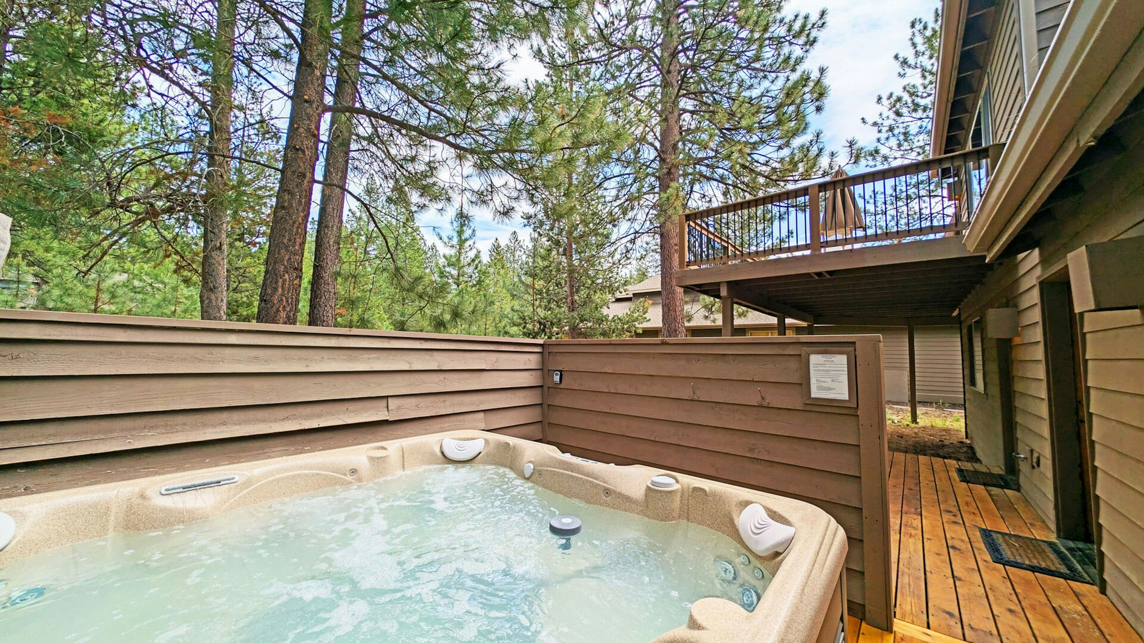 Foursome 2 - Main Floor, Deck, Hot Tub