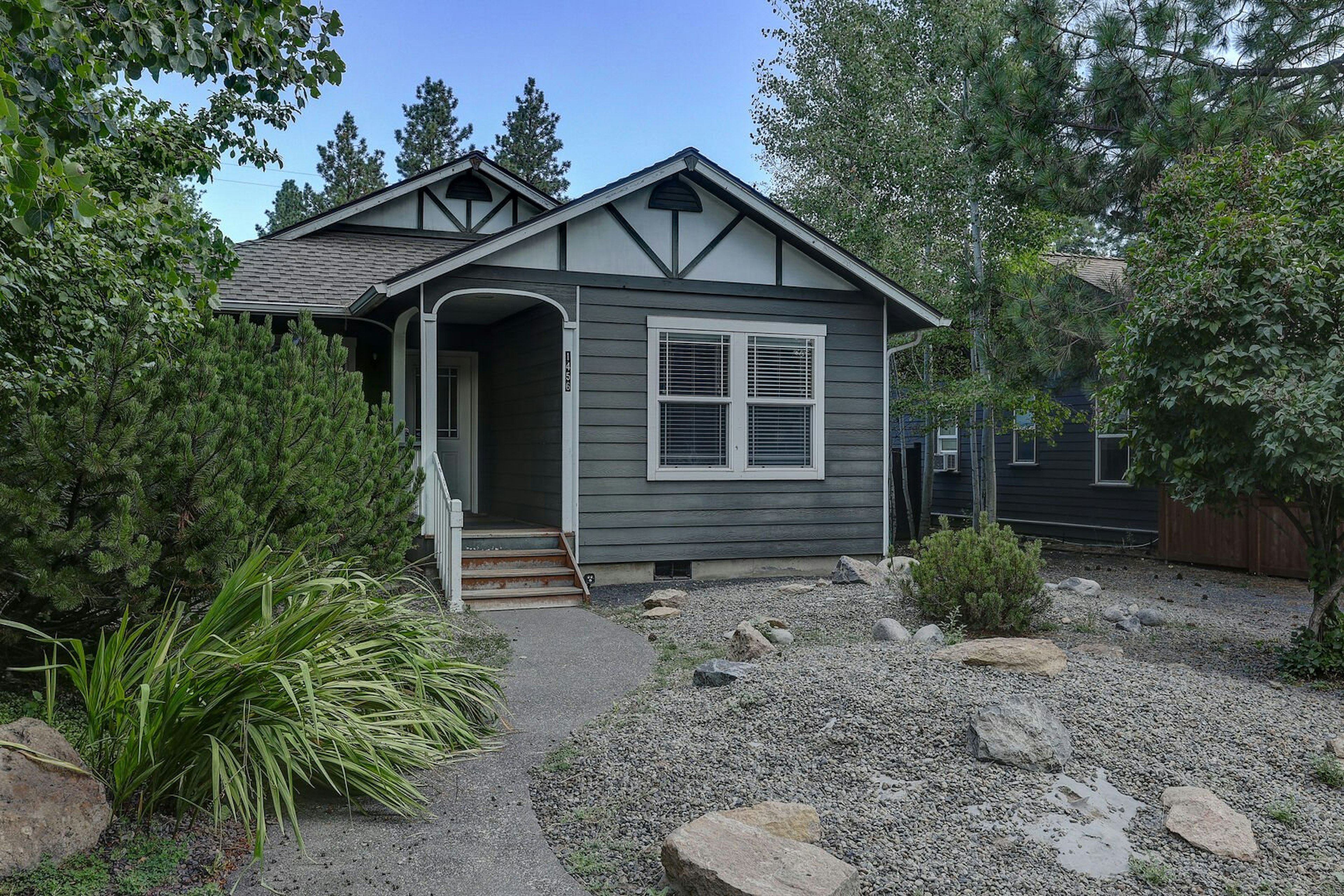 Huckleberry Cottage 1