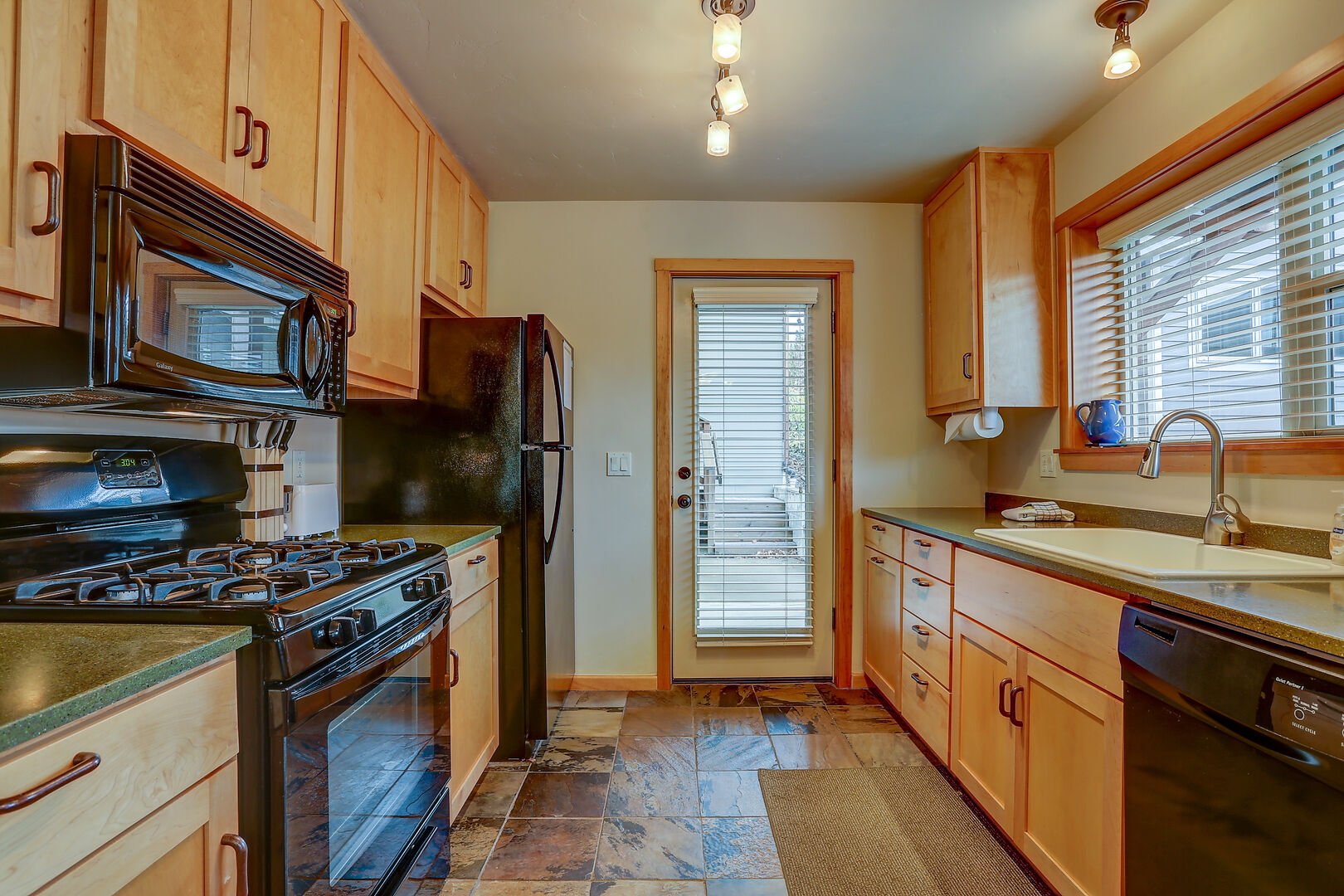 Hutson's Hideaway  30 Day photo 4