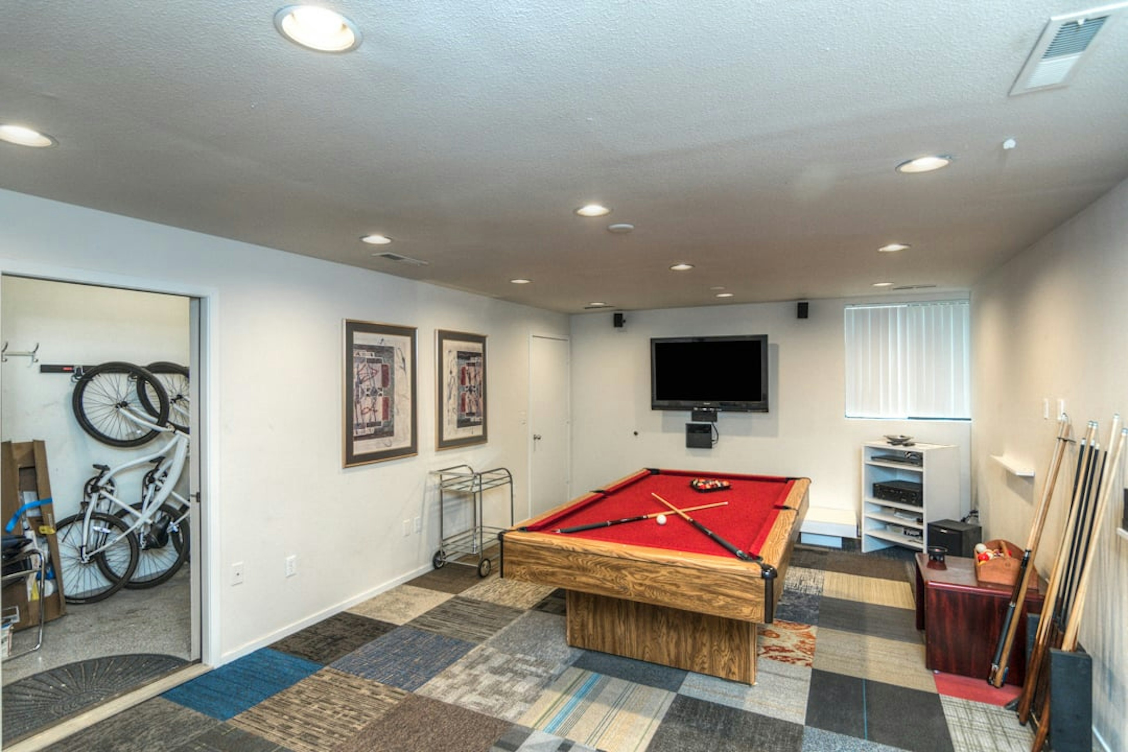 Garage converted Game Room with Pool table, PS4 (bring your own controllers), and Queen Sofa Bed