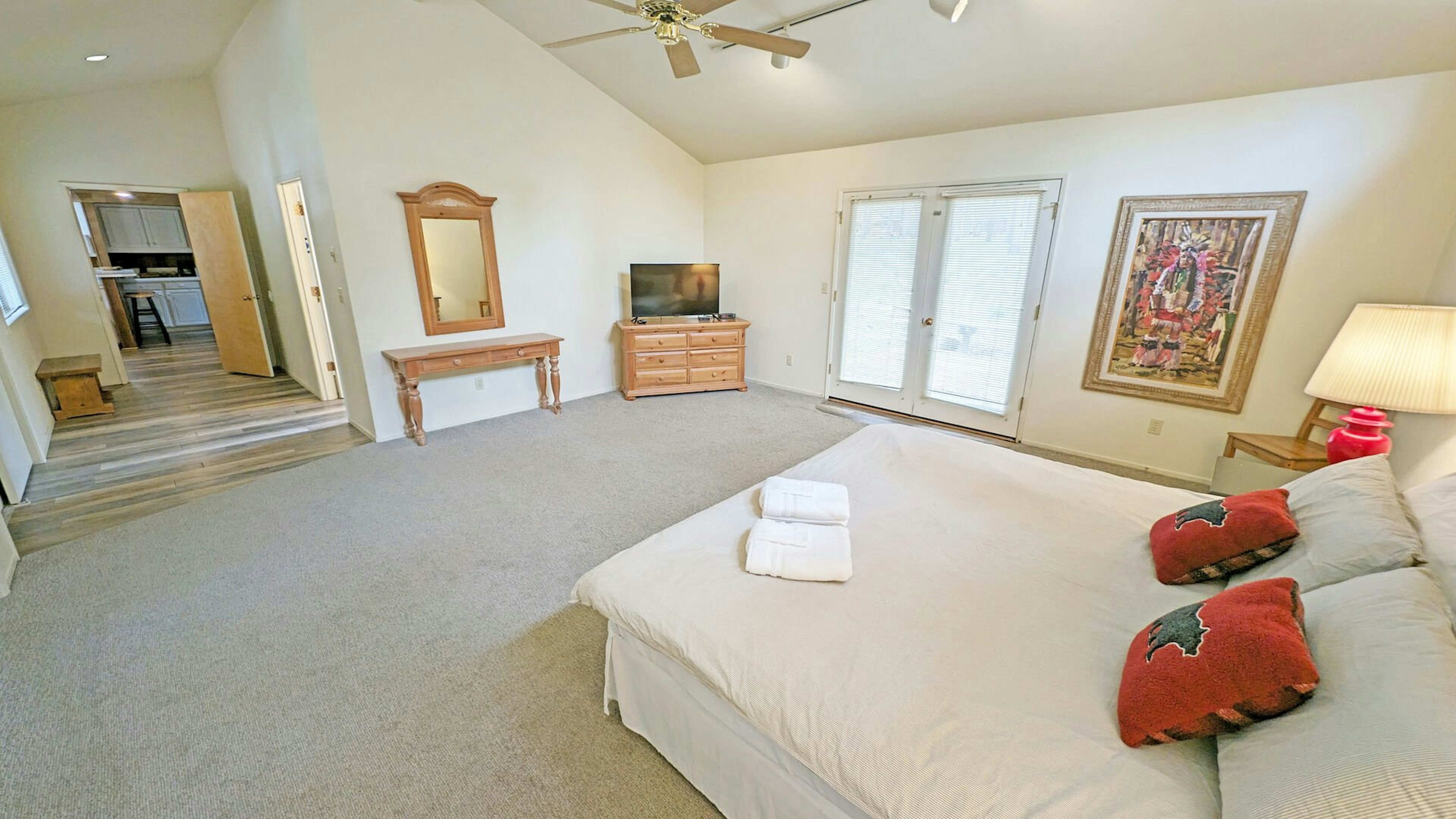 Look  Out 3 - Downstairs Primary Bedroom with En Suite