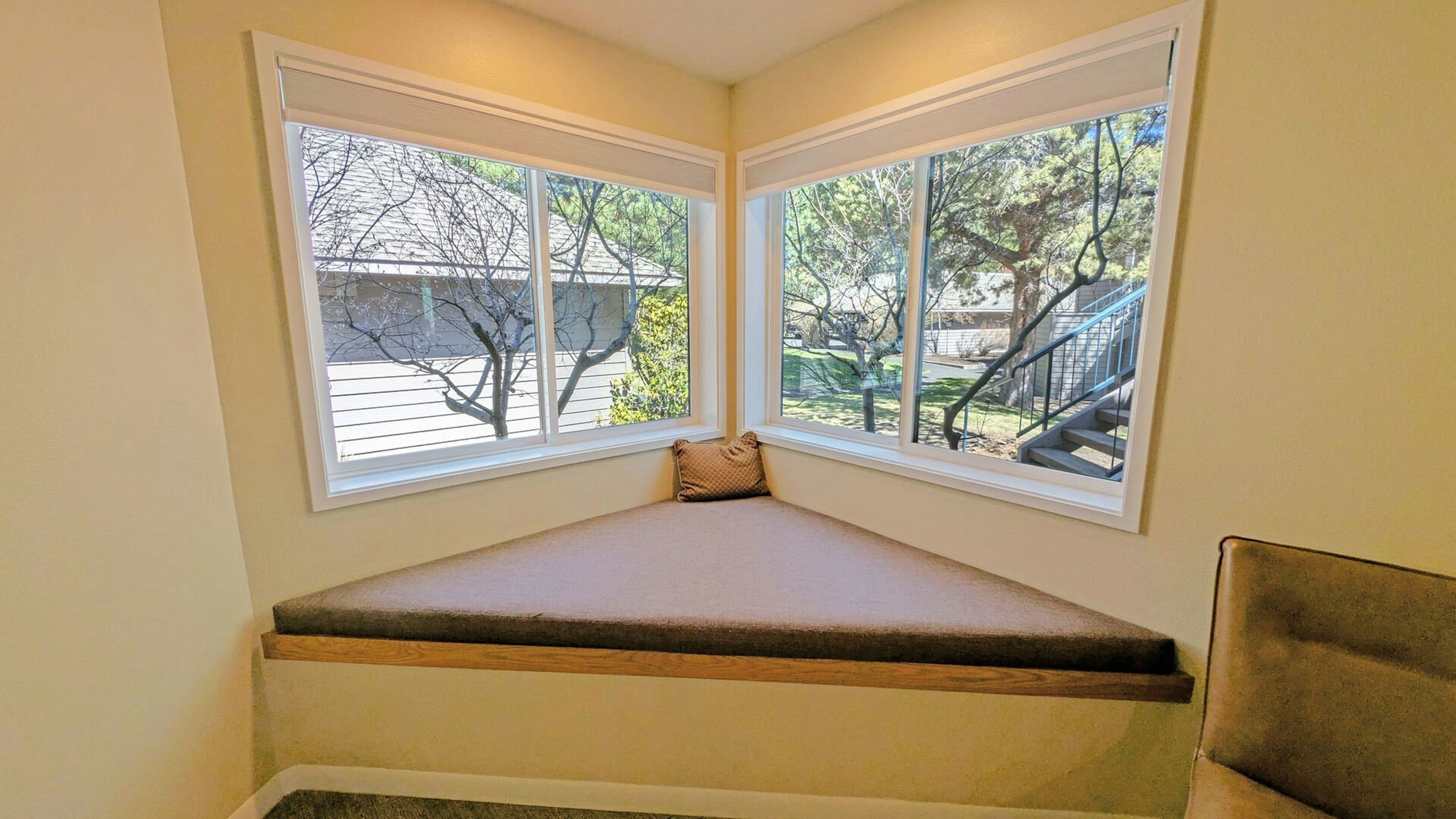 Mt Bachelor 328 B - Corner nook with natural light