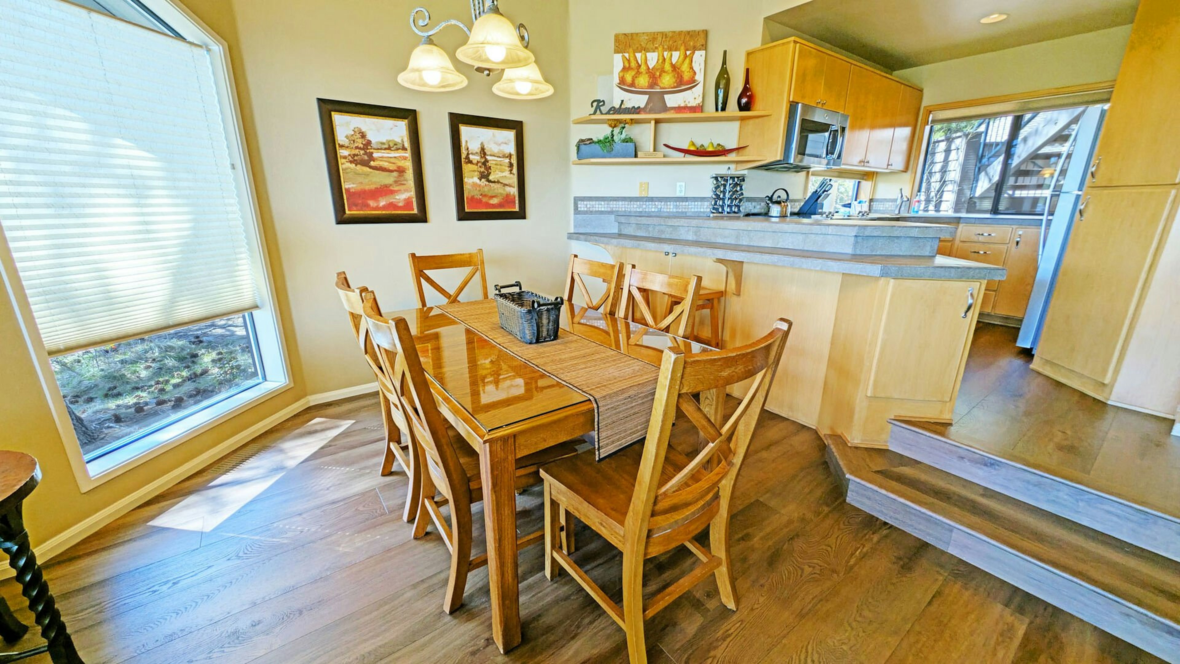 Mt Bachelor Village Condo 331 -Dining and Kitchen