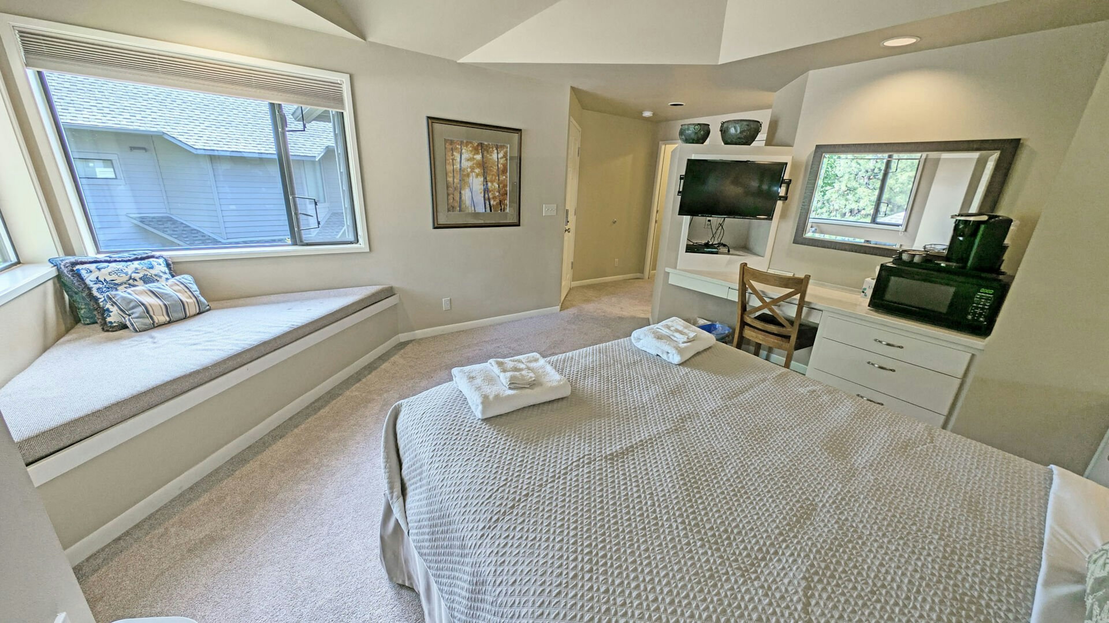 Natural light and Private entrance