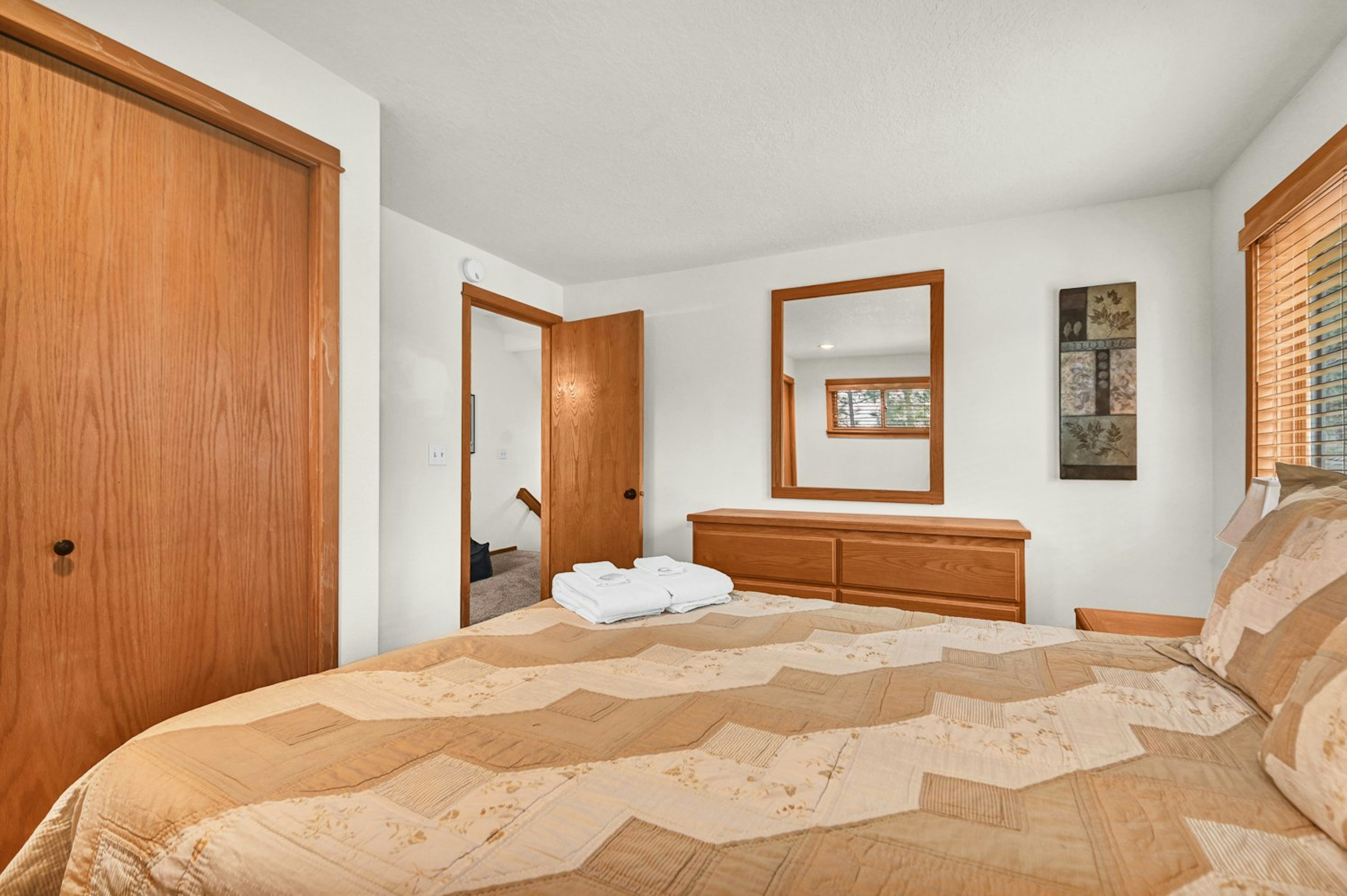 Otter 8 - Upstairs Bedroom 1