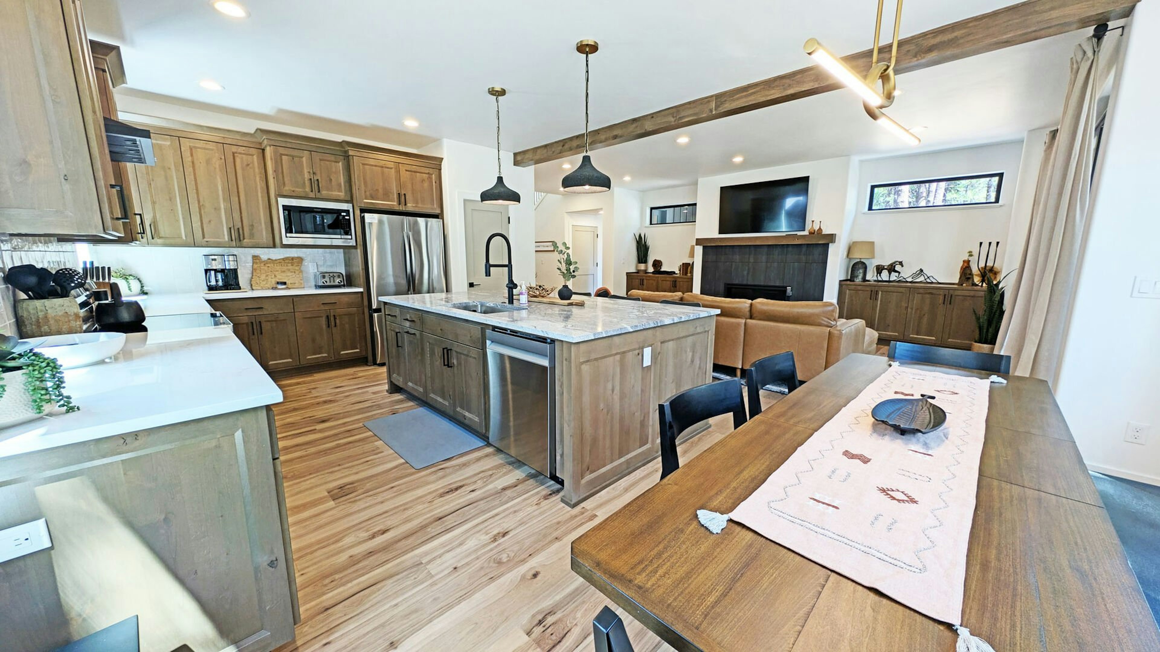 Pine Mountain 6 - Dining, Kitchen, Living