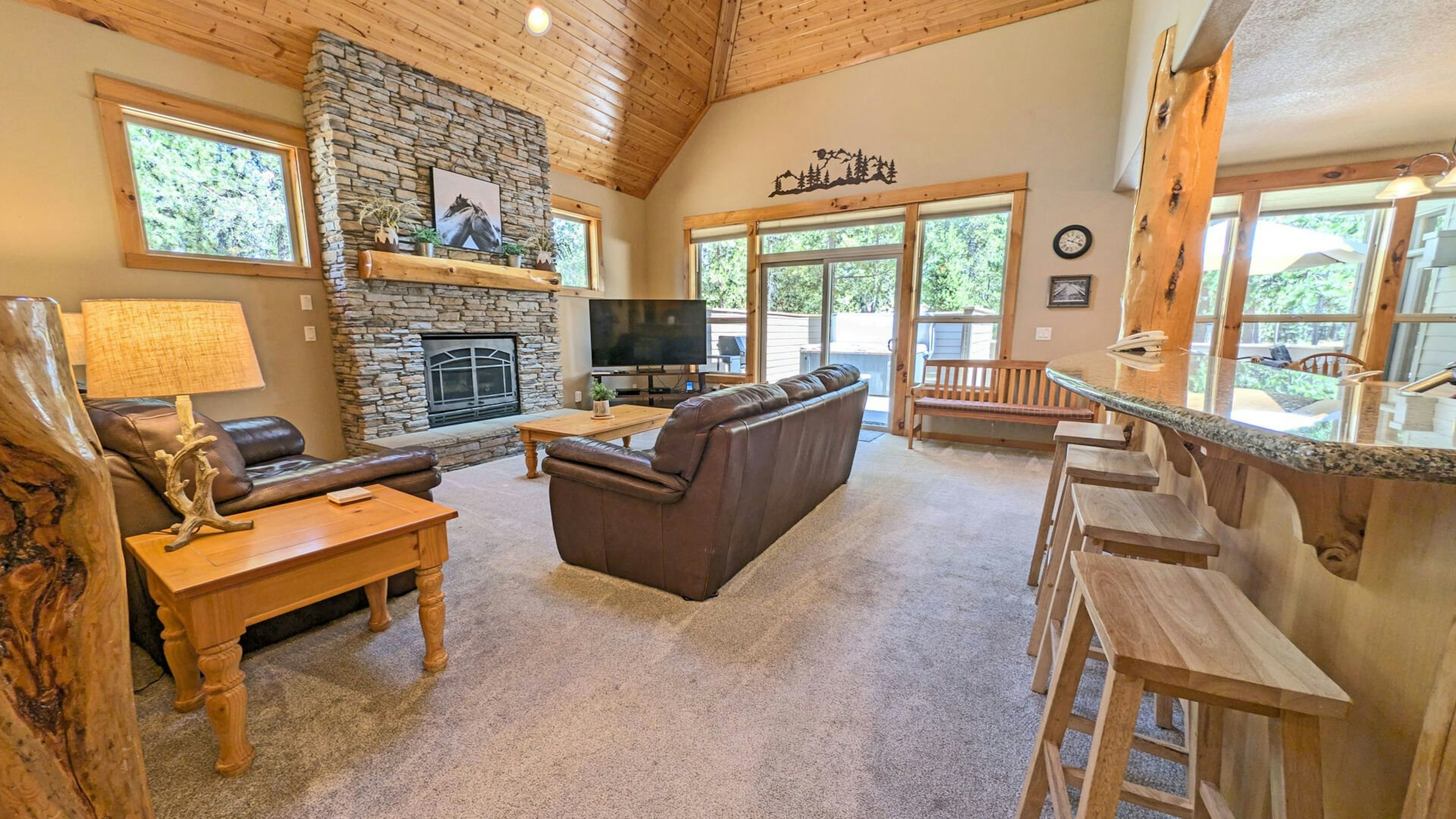 Poplar 16 - Living Area