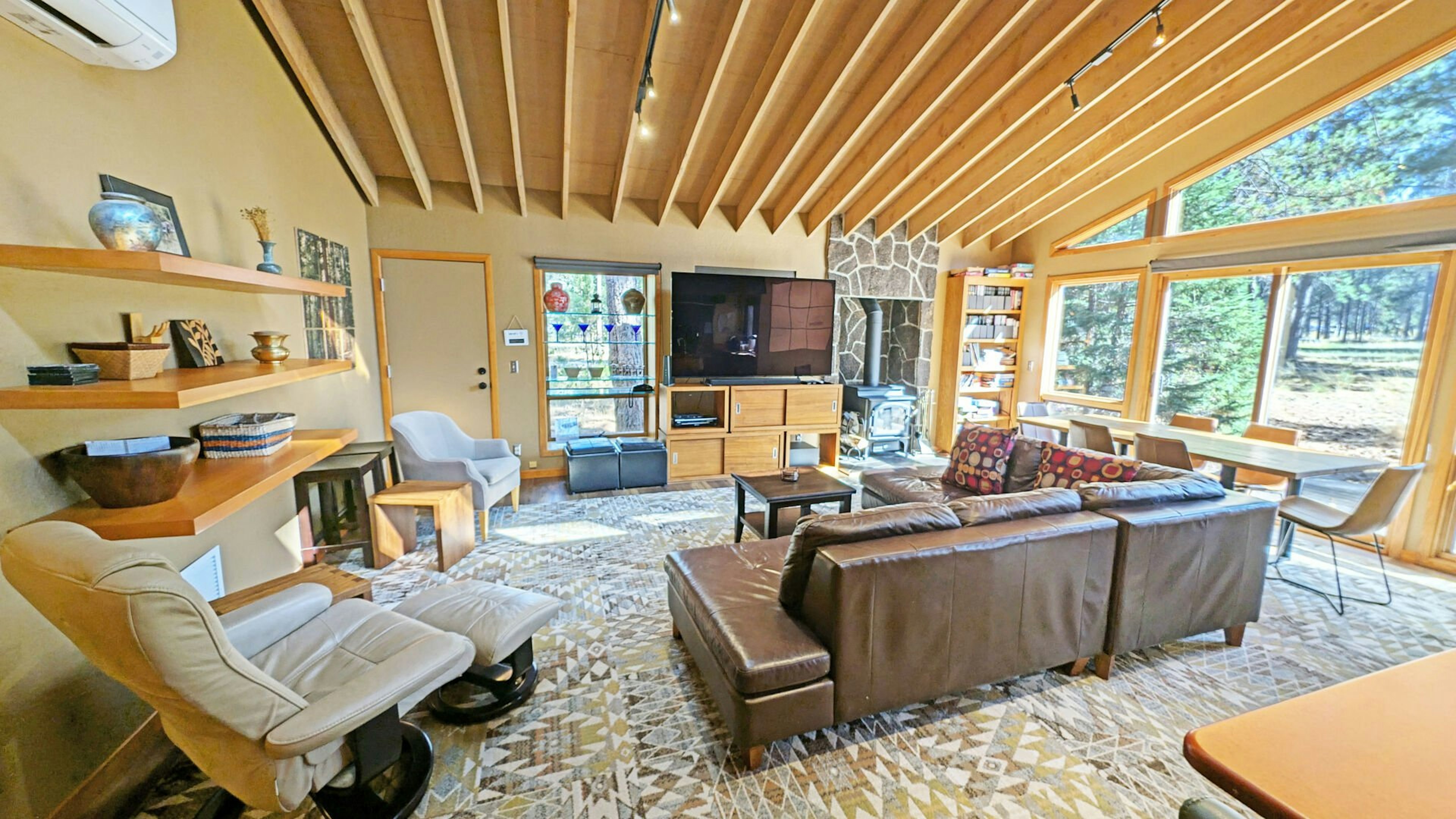 Salishan 5 - Downstairs, Living Area