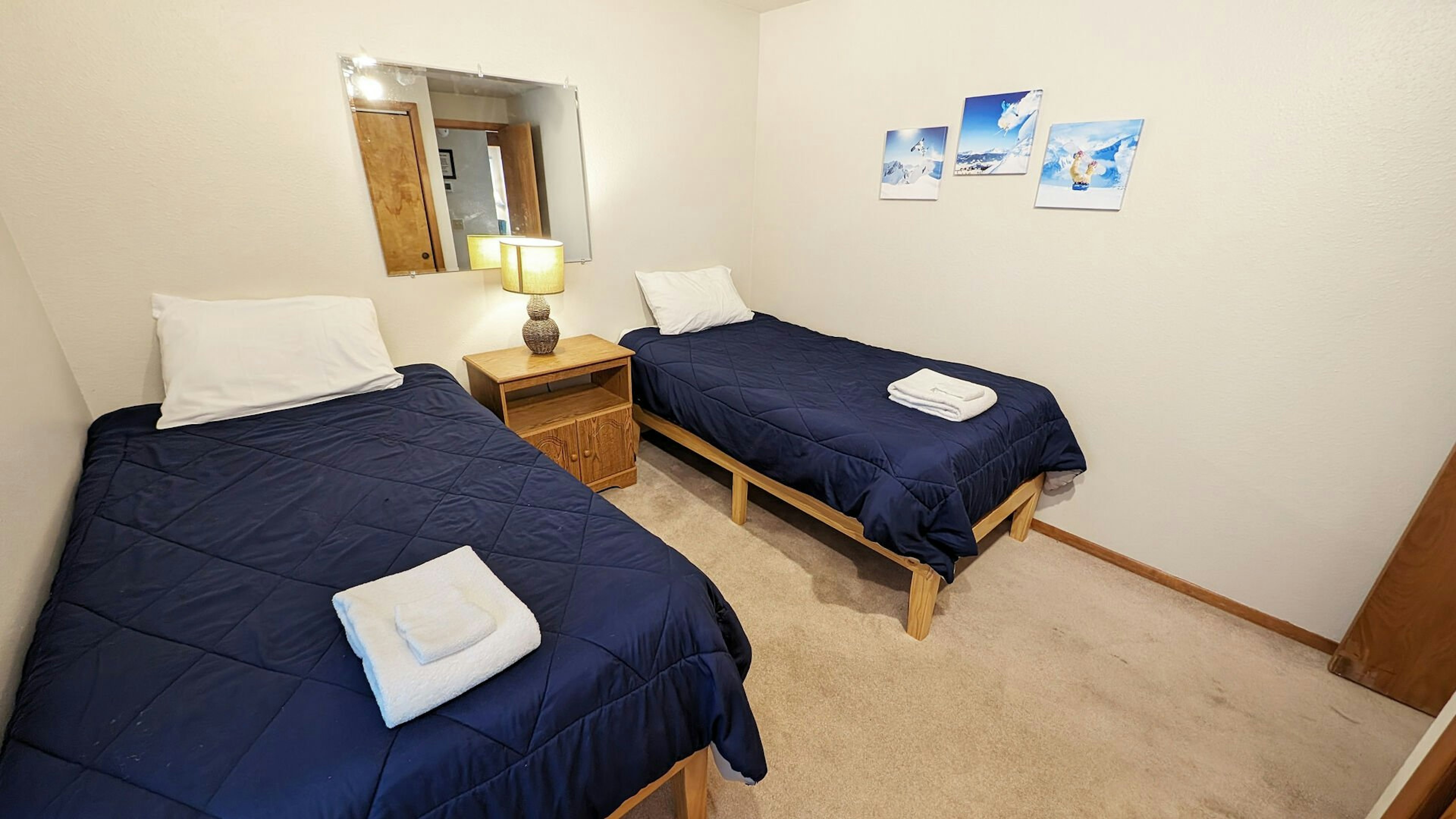 Sequoia 14 - Downstairs Bedroom with 2 Twin Beds