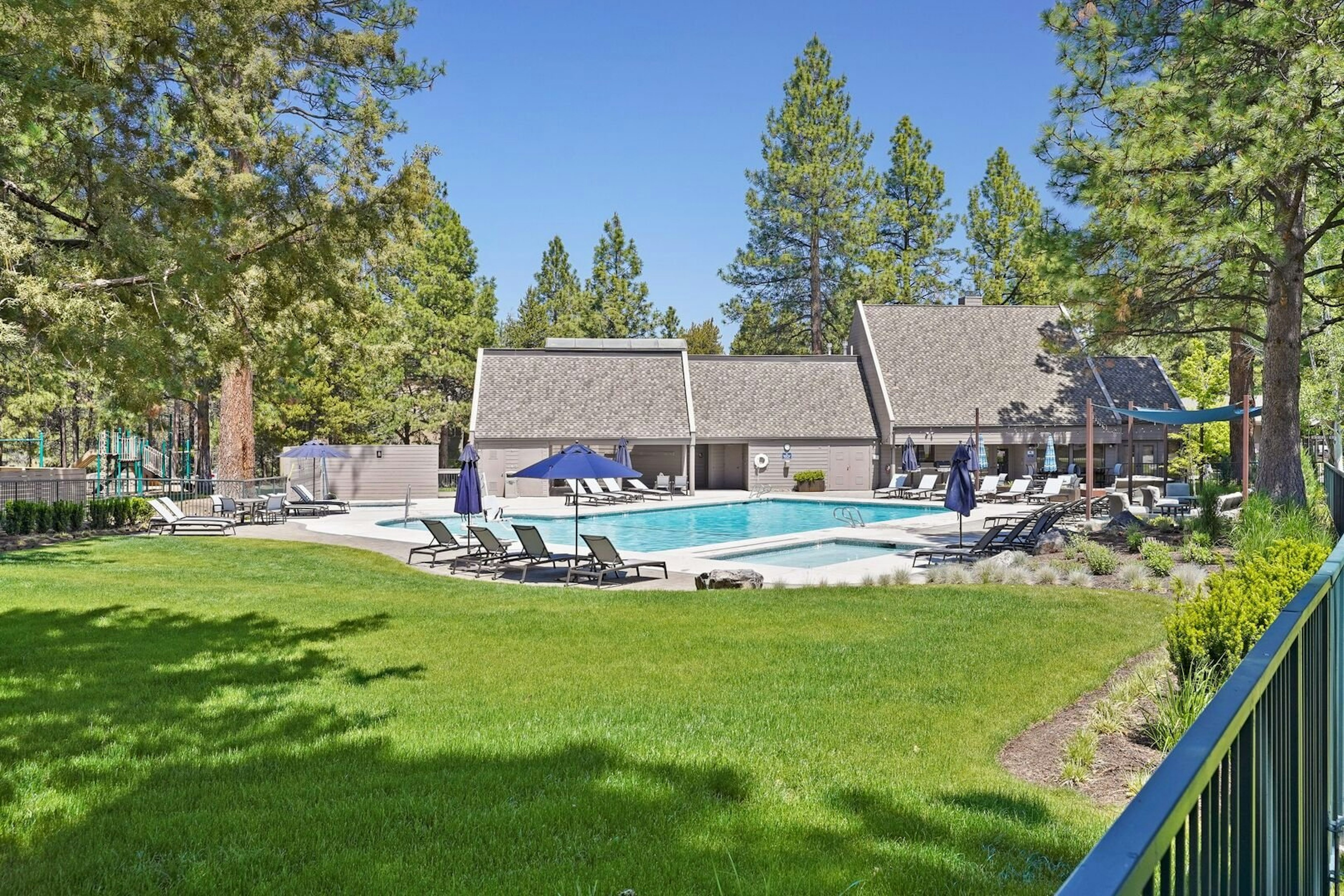 Ski Condo 138 - Community Pool (seasonal) and Hot Tub (year round)